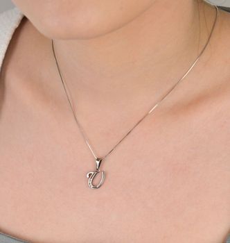 Zawieszka srebrna próba 925, literka U zdobiona cyrkoniami DIA-ZAW-8748-U-925 Elegancka zawieszka w kształcie literki U, wykonana z wysokiej jakości srebra próby 925, zdobiona błyszczącymi cyrkoniami (2).JPG