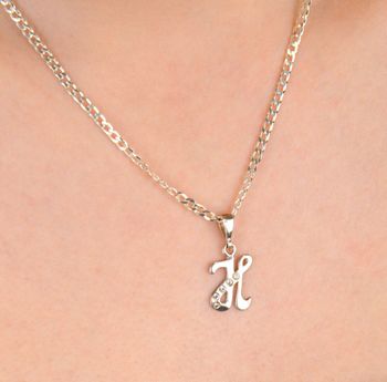 Zawieszka srebrna literka H z cyrkoniami próba 925, DIA-ZAW-8749-H-925 Elegancka zawieszka srebrna w kształcie literki H, ozdobiona delikatnymi cyrkoniami, wykonana z wysokiej jakości srebra próby 925 (1).JPG