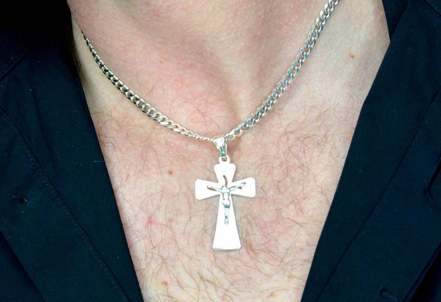 Krzyż srebrny zawieszka w kształcie krzyża 3,6 cm DIA-ZAW-8759-925. Srebrny krzyż. Srebrny krzyż z wizerunkiem. Krzyż srebrny zawieszka..jpg