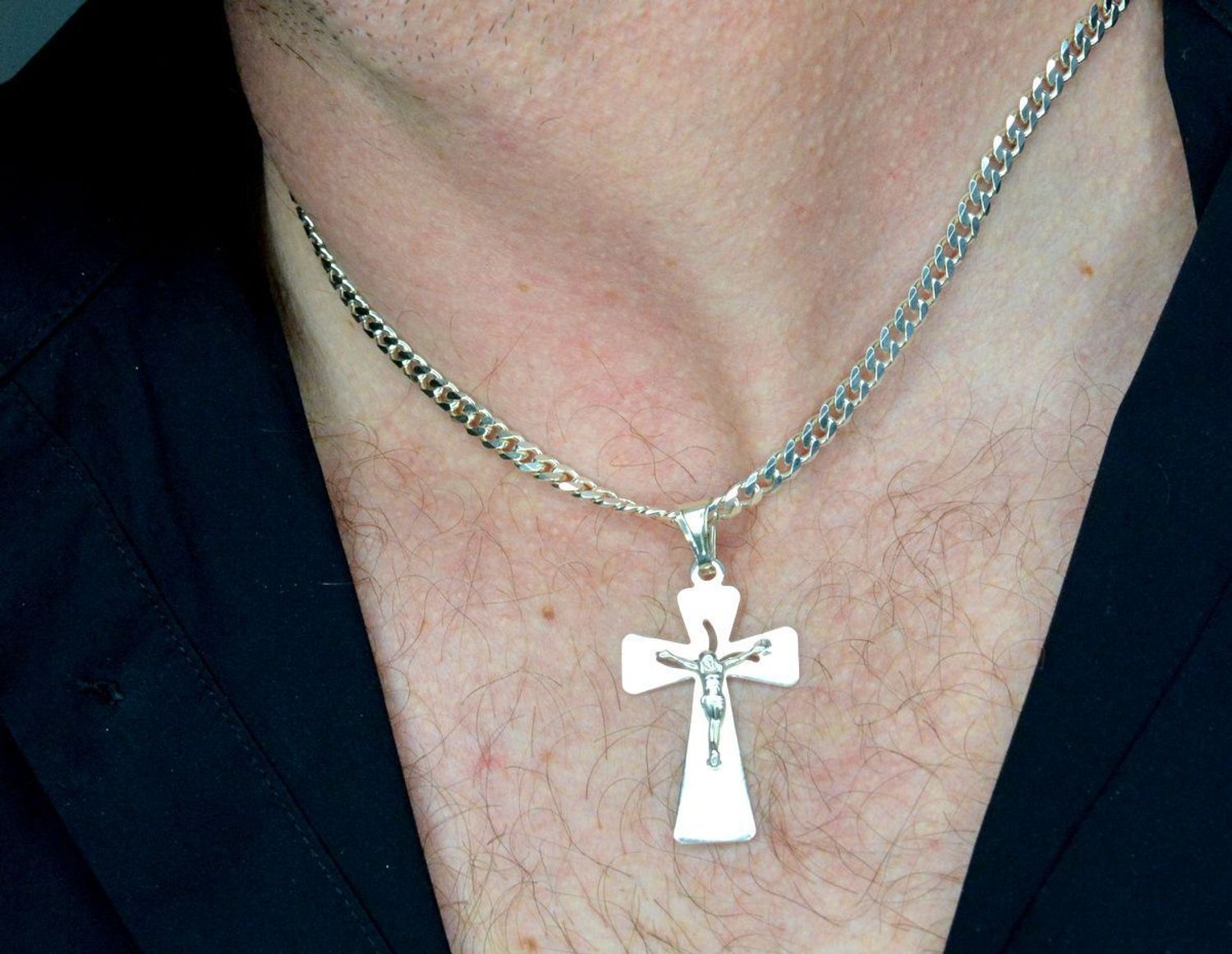 Krzyż srebrny zawieszka w kształcie krzyża 3,6 cm DIA-ZAW-8759-925. Srebrny krzyż. Srebrny krzyż z wizerunkiem. Krzyż srebrny zawieszka..jpg