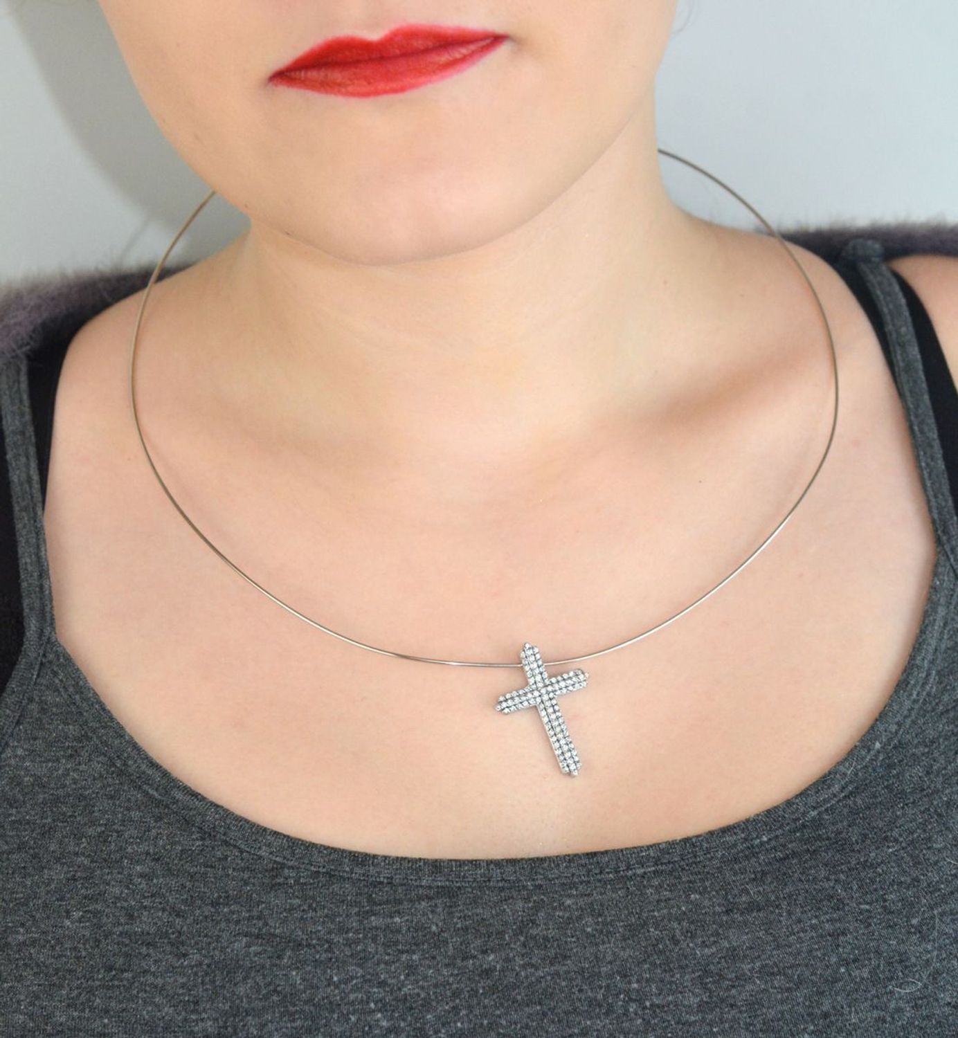 Krzyżyk srebrny 925 DIA-ZAW-8765-925 – zdobiony białymi cyrkoniami, 3,2x2,3 cm.jpg