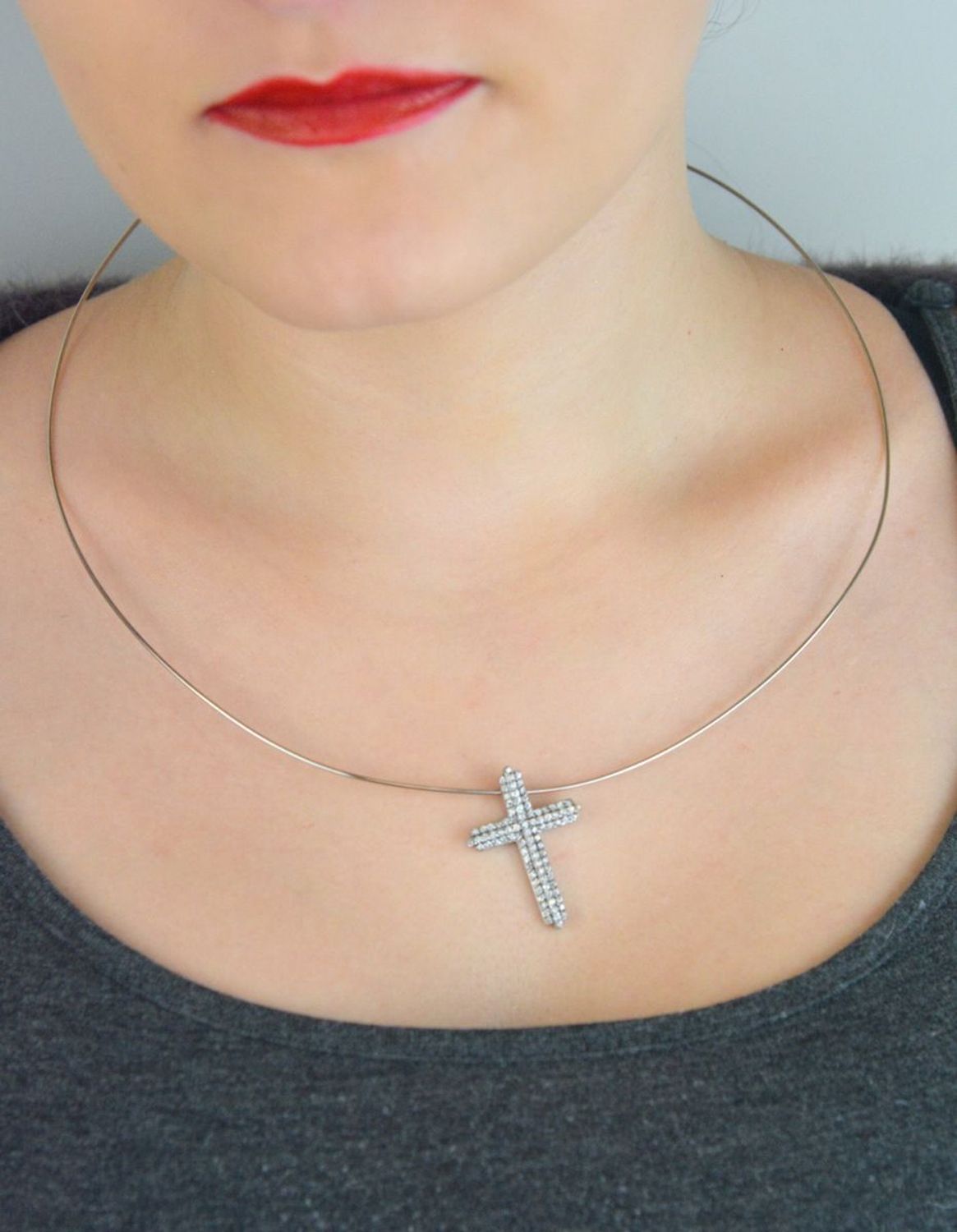 Krzyżyk srebrny 925 DIA-ZAW-8765-925 – zdobiony białymi cyrkoniami, 3,2x2,3 cm.jpg