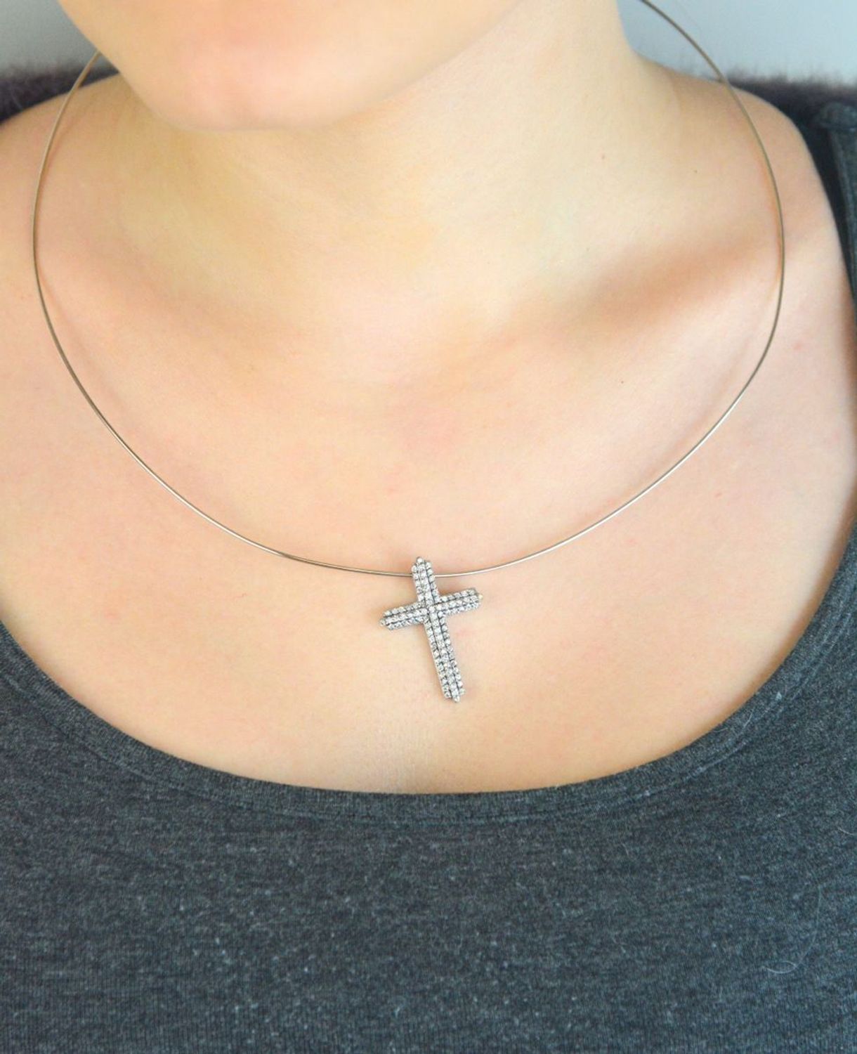 Krzyżyk srebrny 925 DIA-ZAW-8765-925 – zdobiony białymi cyrkoniami, 3,2x2,3 cm.jpg