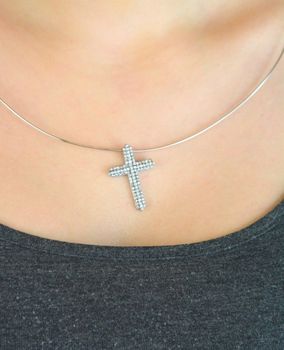 Krzyżyk srebrny 925 DIA-ZAW-8765-925 – elegancka zawieszka zdobiona białymi cyrkoniami. Wymiary 3,2x2,3 cm, waga 3,95 g. Klasyczny i kobiecy dodatek z przesłaniem (1).JPG