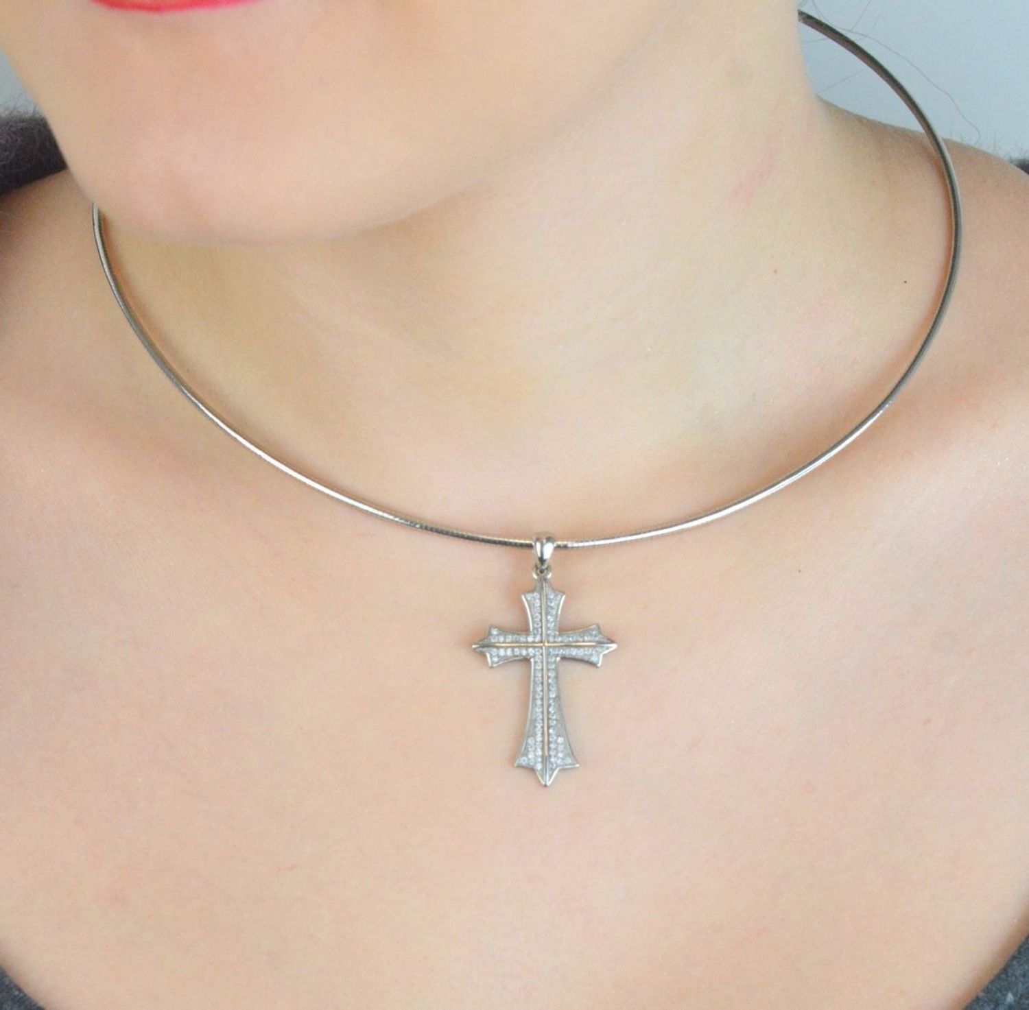 zawieszka srebrna, krzyżyk srebrny, biżuteria religijna, krzyż z cyrkoniami, srebro 925, zawieszka damska, prezent komunijny, krzyżyk na łańcuszek, elegancka biżuteria, 1.jpg