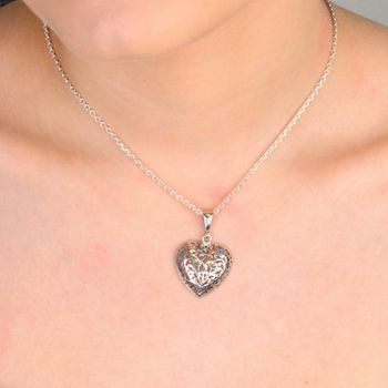 Zawieszka serce ażurowe próba 925, DIA-ZAW-8794-925. Zawieszka w kształcie ażurowego serca wykonana z wysokiej jakości srebra próby 925. Dzięki swojej ażurowej strukturze, zawieszka nabiera lekkości i delika.JPG