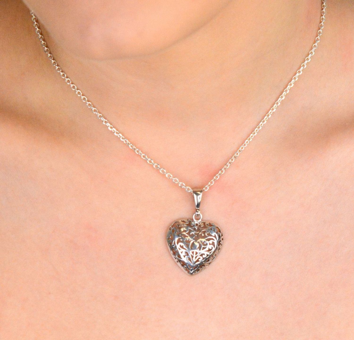 Zawieszka serce ażurowe próba 925, DIA-ZAW-8794-925 Zawieszka w kształcie ażurowego serca wykonana z wysokiej jakości srebra próby 925, model 1.jpg