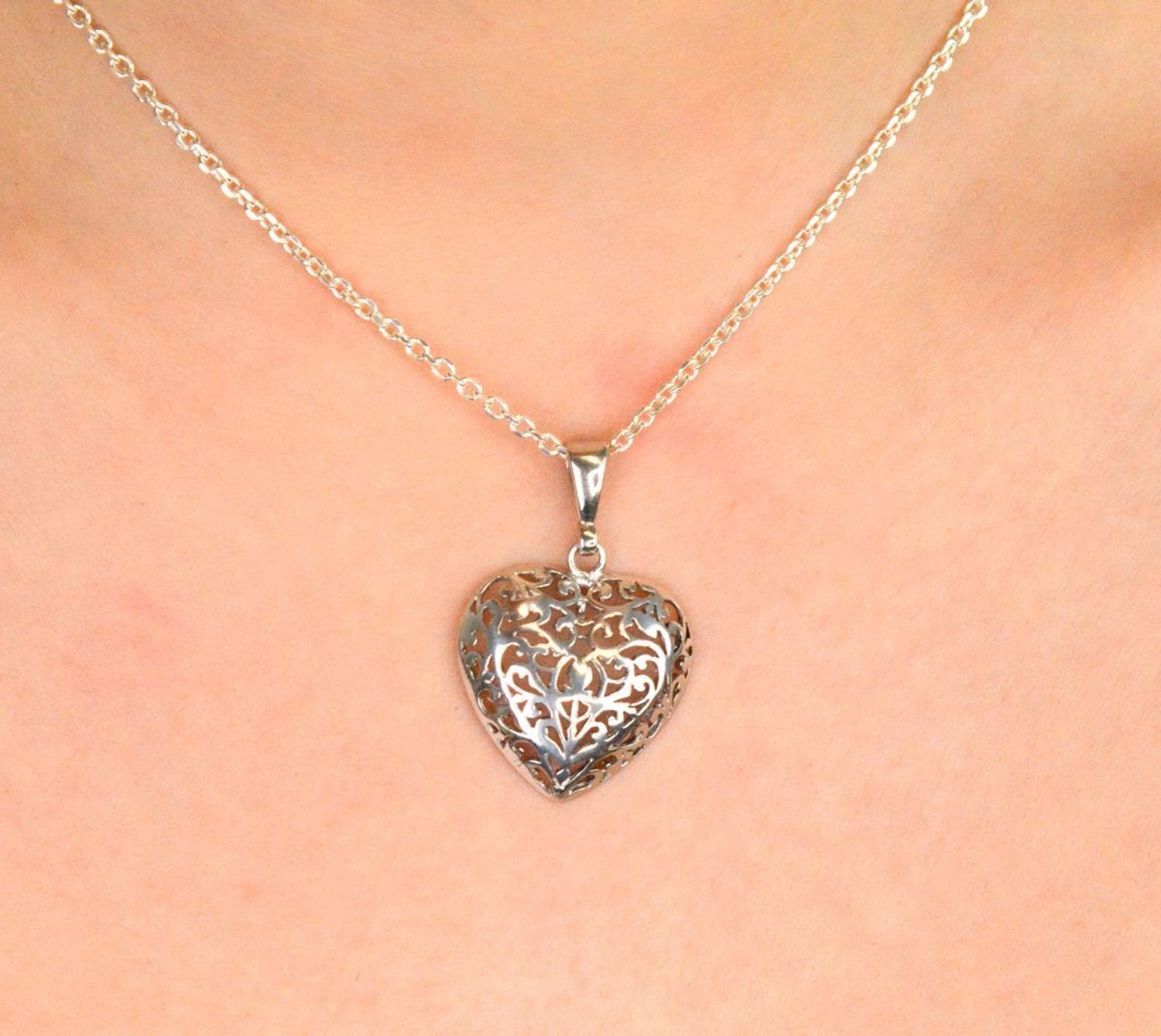 Zawieszka serce ażurowe próba 925, DIA-ZAW-8794-925 Zawieszka w kształcie ażurowego serca wykonana z wysokiej jakości srebra próby 925, model 1.jpg