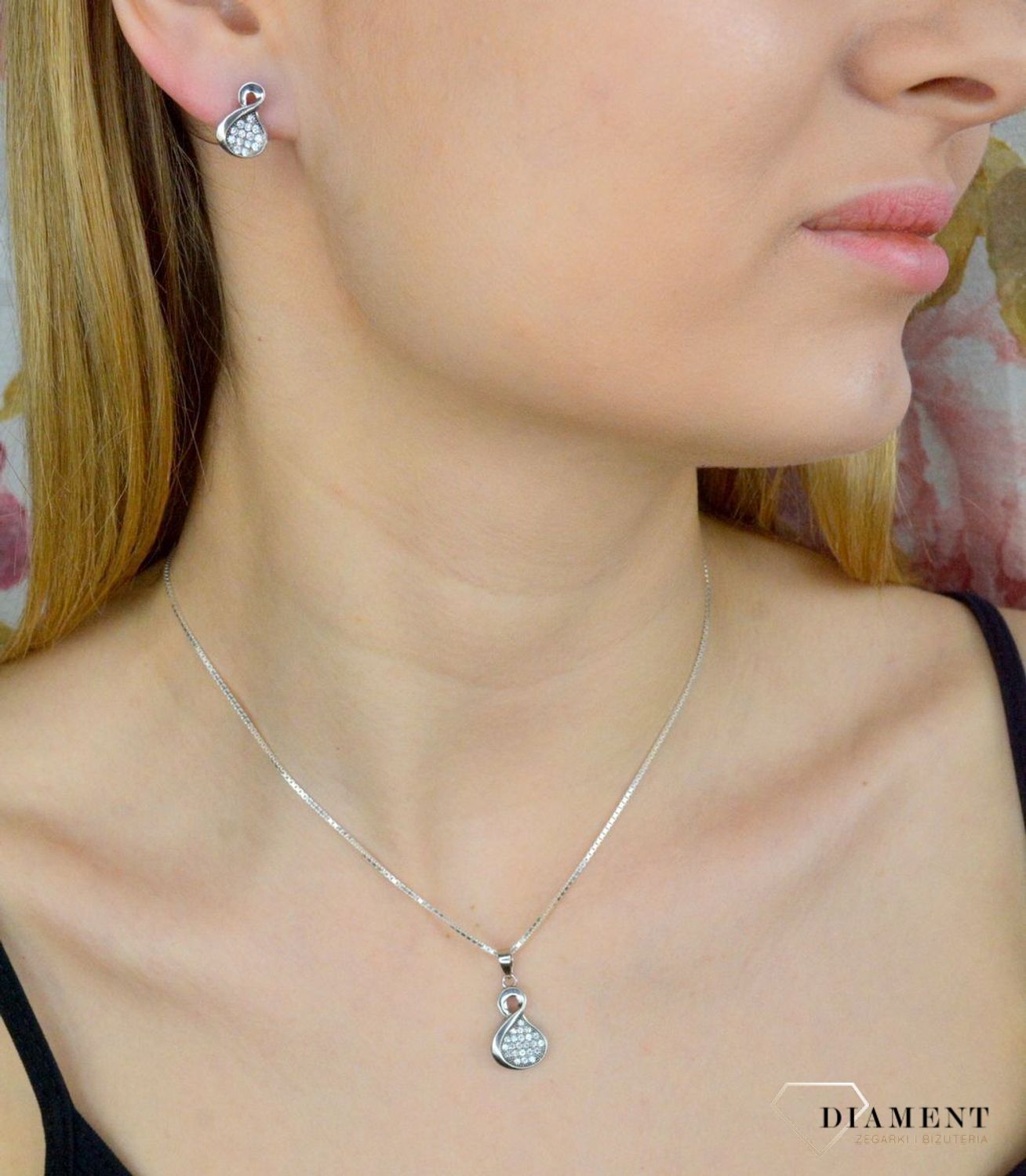 Srebrna zawieszka z cyrkoniami  ozdobna ósemka  DIA-ZAW-8810-925.jpg