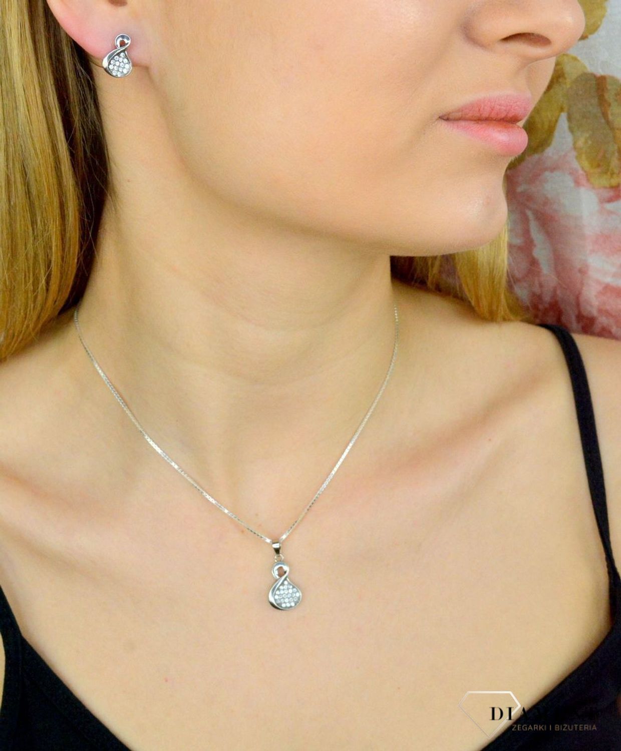 Srebrna zawieszka z cyrkoniami  ozdobna ósemka  DIA-ZAW-8810-925.jpg