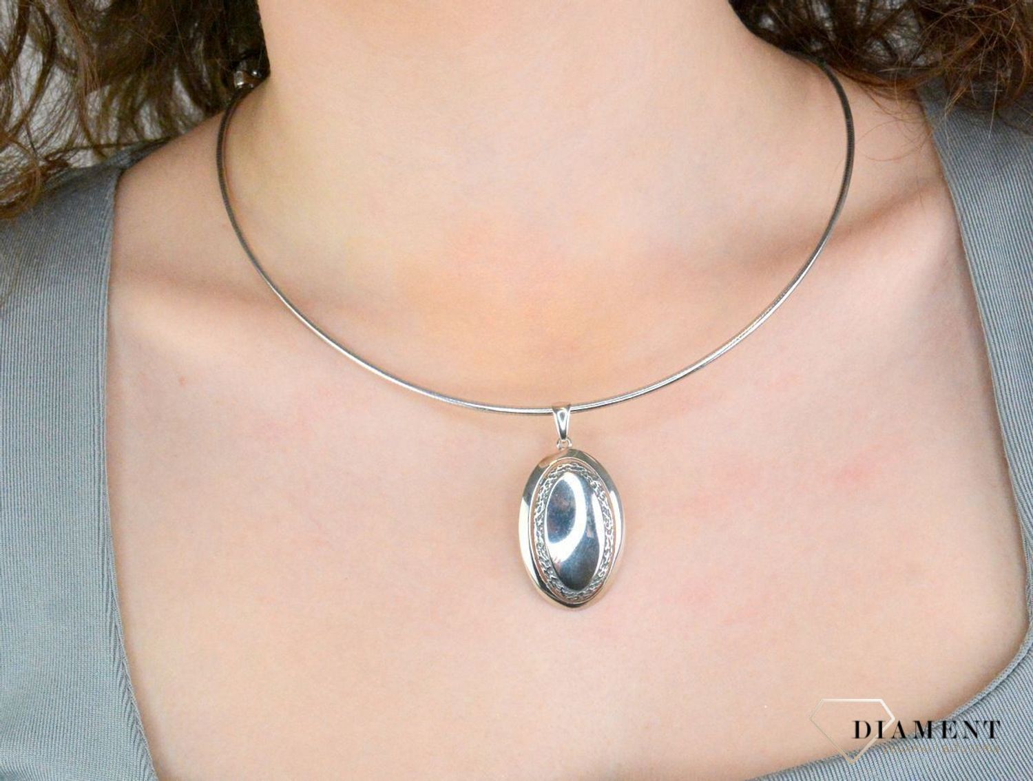 Zawieszka srebrna owalna próba 925, DIA-ZAW-8822-925 Srebrna zawieszka została wykonana z najwyższej jakości srebra próby 925. Idealny prezent dla każdej kobiety. 1.jpg