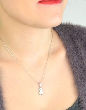 Uroczy srebrny wisiorek miś Diament ze srebra 925. Subtelna zawieszka symbolizująca łagodność i miłość. Idealna na prezent dla kobiety (1).JPG