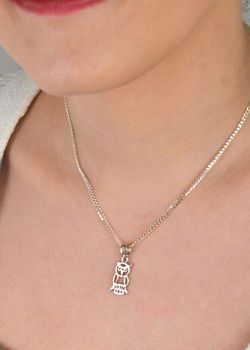Zawieszka srebrna próba 925, sowa DIA-ZAW-8835-925 Elegancka zawieszka przedstawiająca sowę, wykonaną z wysokiej jakości srebra próby 925 (4).JPG