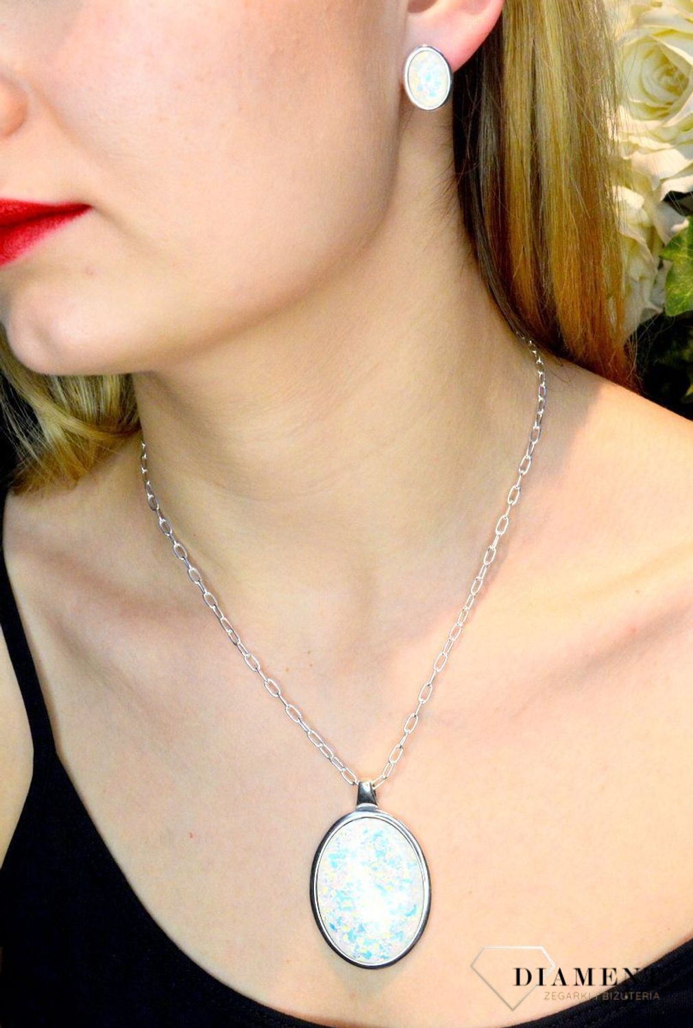 Srebrna zawieszka duża owalna z opalem DIA-ZAW-8857-925. Zawieszka z opalem  w pastelowych kolorach jest idealnym dopełnieniem Twoich codziennych stylizacji.Oprawa zawieszki wykonana jest ze srebra o najwyższej próbie 925. Ide.jpg