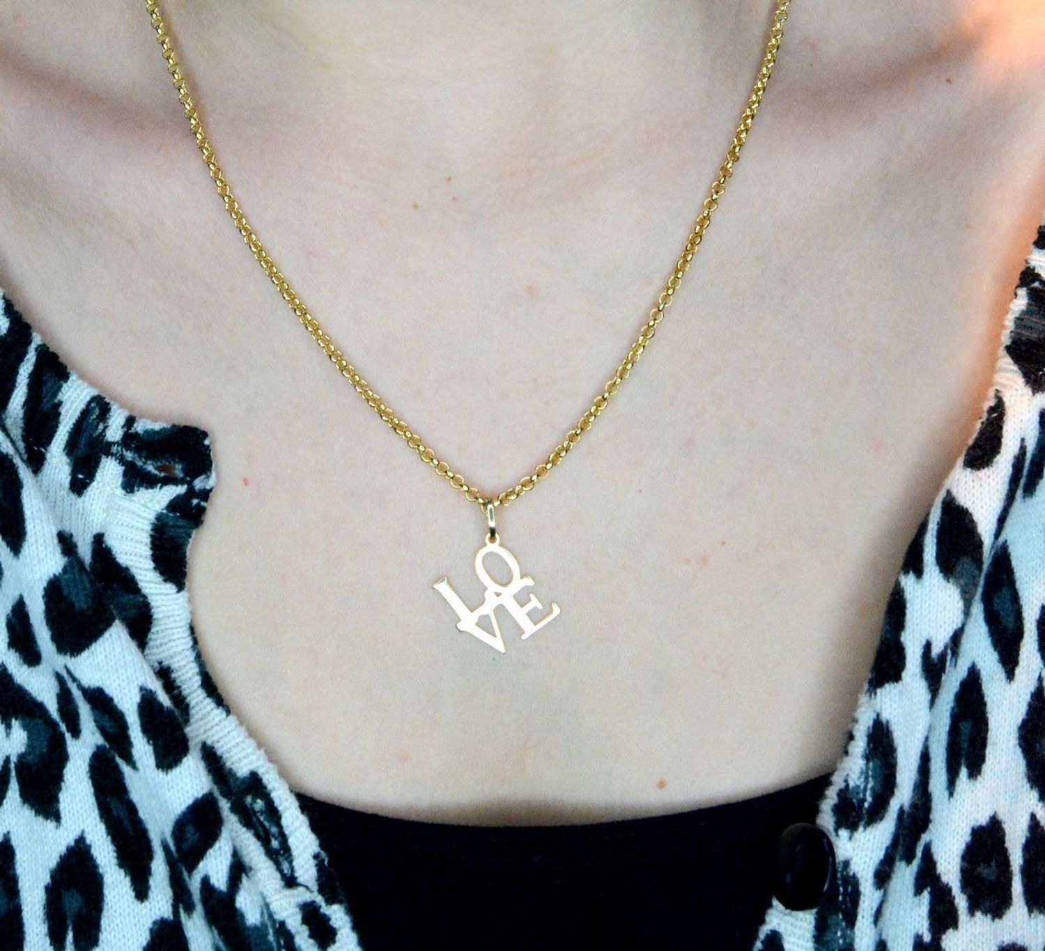 Zawieszka damska napis love.jpg