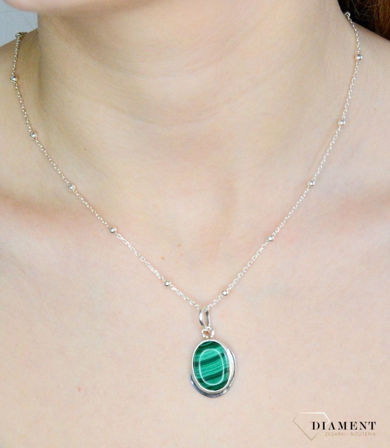 Zawieszka srebrna z naturalnym malachitem DIA-ZAW-8992-925. Srebrna zawieszka z malachitem wykonana z najwyższej jakości kruszcu próby 925. Taka zawieszka będzie doskonałym prezentem dla kobiet gustujących w okazałych dodatkac (1).jpg