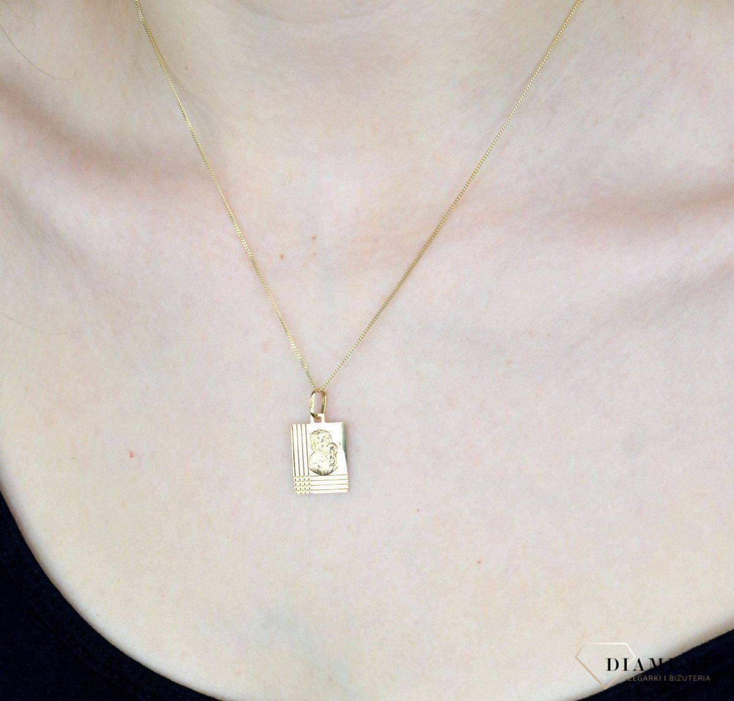 Medalik będący wspaniałą pamiątką i prezentem z okazji chrztu, komunii czy bierzmowania. Zawieszka wykonana ze złota próby 585 Piękna biżuteria o bogatej symbolice religijnej..jpg