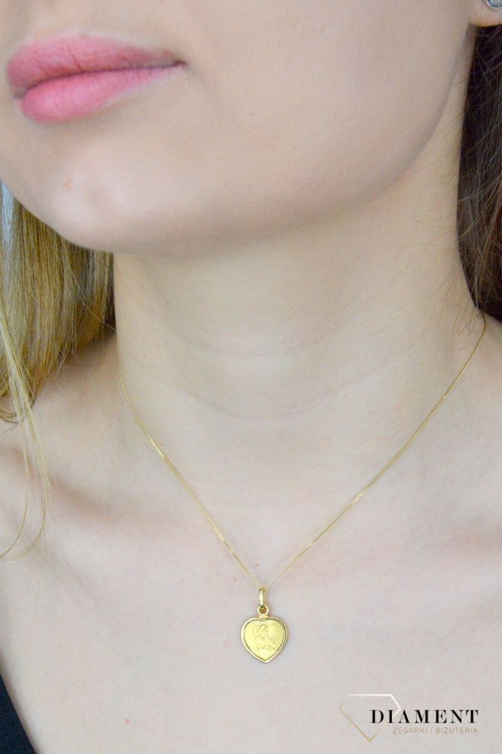 Złota zawieszka 585 medalik Serce Jezusa DIA-ZAW-9000-585. Wyjątkowa biżuteria sprawdzi się idealnie jako prezent i upamiętnienie takich chwil jak Pierwsza Komunia, Chrzest czy Bierzmowanie. Biżuteria sakralna..jpg