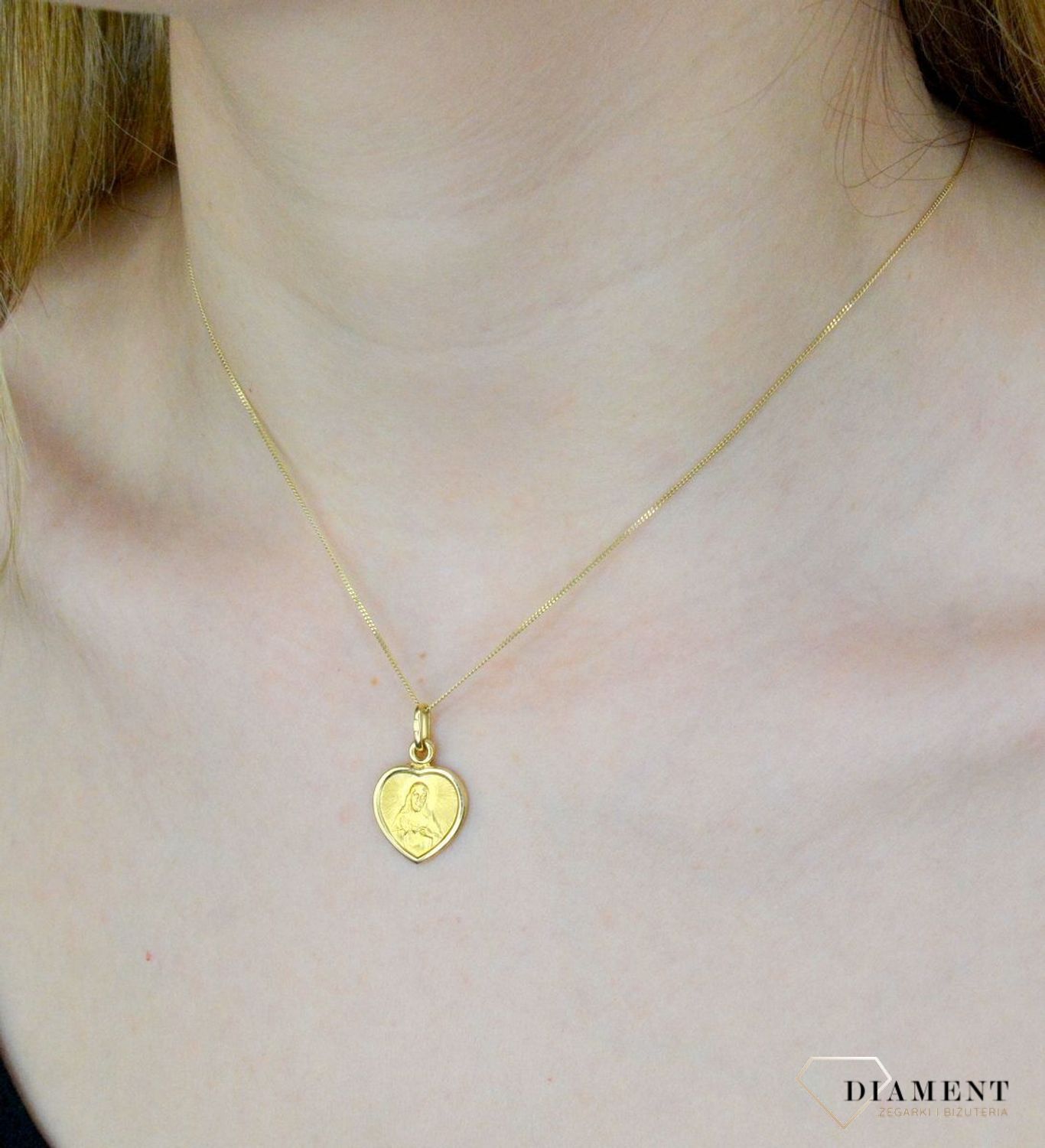 Złota zawieszka 585 medalik Serce Jezusa DIA-ZAW-9000-585. Wyjątkowa biżuteria sprawdzi się idealnie jako prezent i upamiętnienie takich chwil jak Pierwsza Komunia, Chrzest czy Bierzmowanie. Biżuteria sakralna..jpg