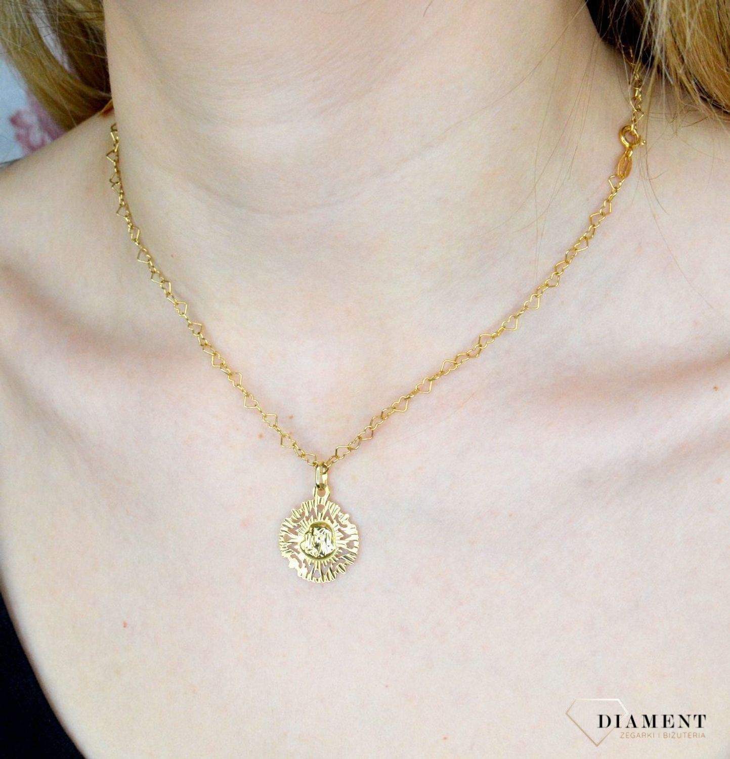 Złota zawieszka 585 medalik z Matką Boską DIA-ZAW-9014-585. Medalik będący wspaniałą pamiątką i prezentem z okazji chrztu, komunii czy bierzmowania. Biżuteria sakralna. Darmowa dostawa..jpg