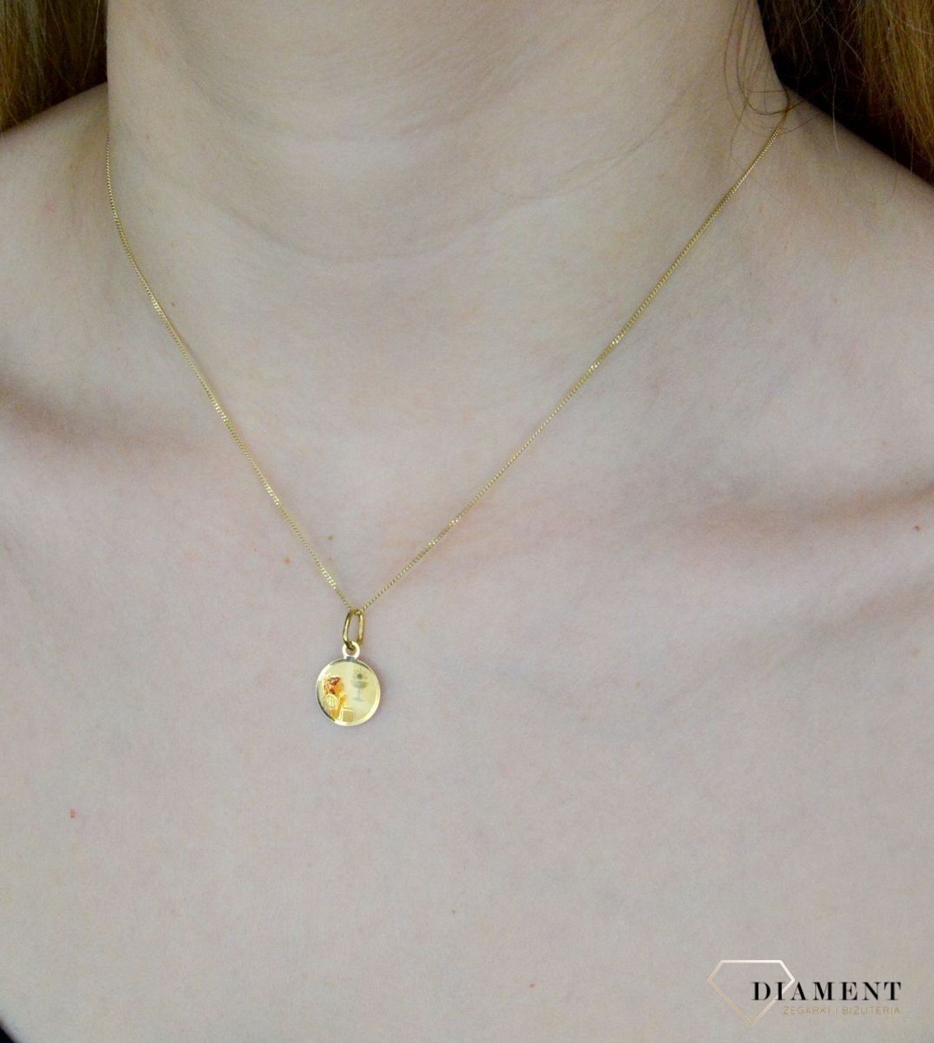 Złoty medalik 585 komunijny dla dziewczynki Pamiątka I Komunii DIA-ZAW-9032-585. Prezent na komunię. Zawieszka z okazji Pierwsze.jpg