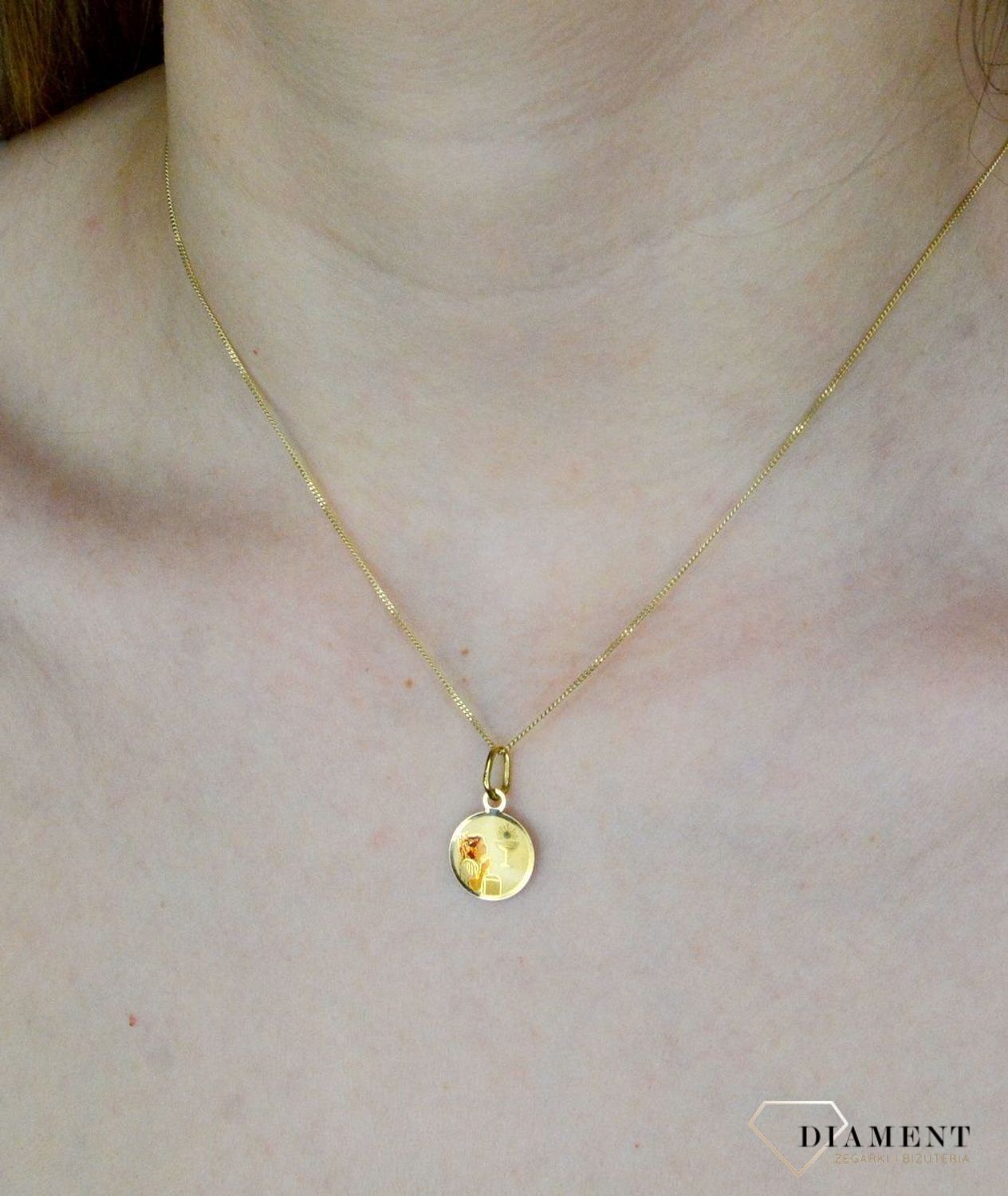 Złoty medalik 585 komunijny dla dziewczynki Pamiątka I Komunii DIA-ZAW-9032-585. Prezent na komunię. Zawieszka z okazji Pierwsze.jpg