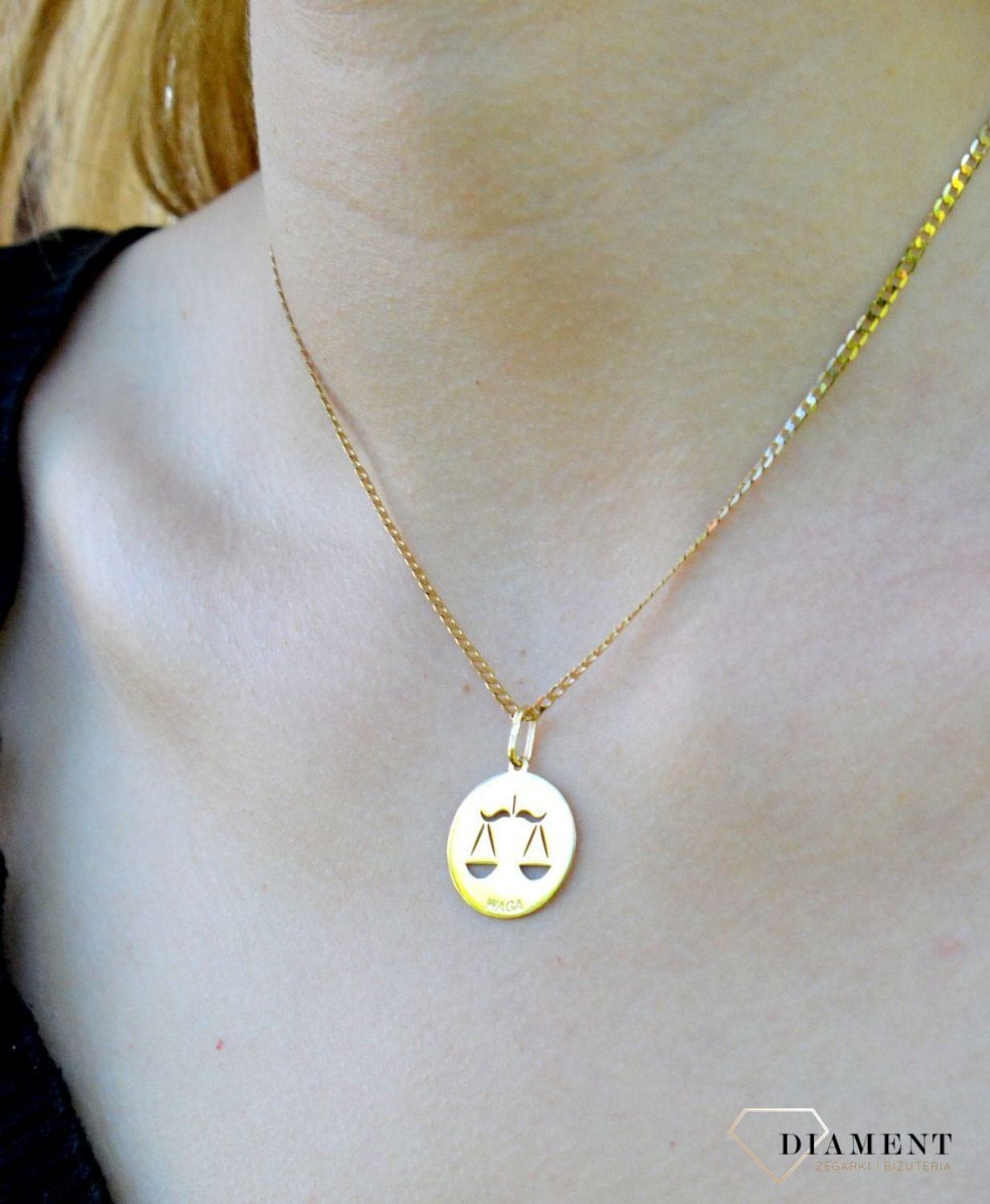 Złota zawieszka 585 znak zodiaku Waga DIA-ZAW-9063-585.  Zawieszka została wykonana ze złota próby 585.Zawieszka będzie pięknym prezentem dla bliskiej osoby spod znaku wagi. W naszej ofercie dostępne są także naszyjniki i zawi.jpg