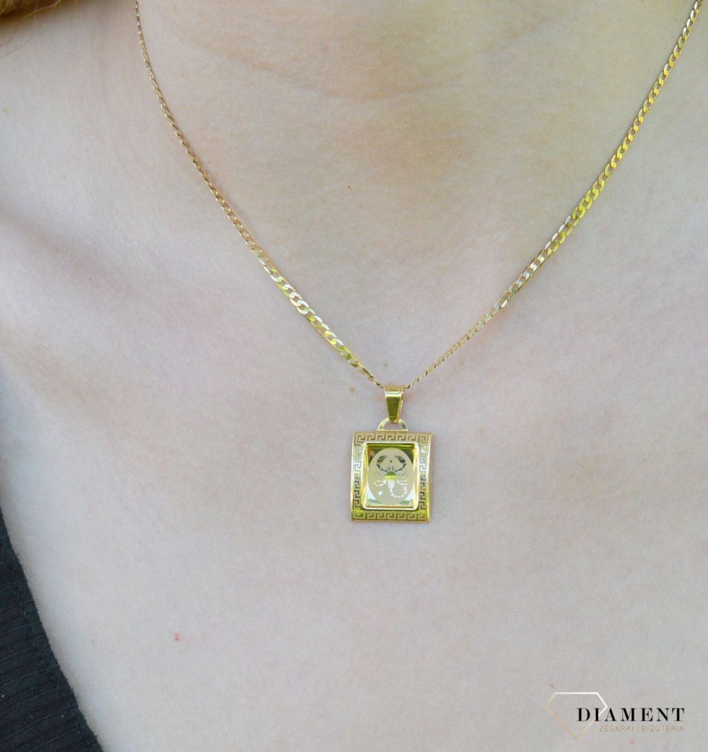 Złota zawieszka 585 znak zodiaku Skorpion DIA-ZAW-9064-585. Zawieszka została wykonana ze złota próby 585.Zawieszka będzie pięknym prezentem dla bliskiej osoby spod znaku skorpion. W naszej ofercie dostępne są także naszyjniki.jpg