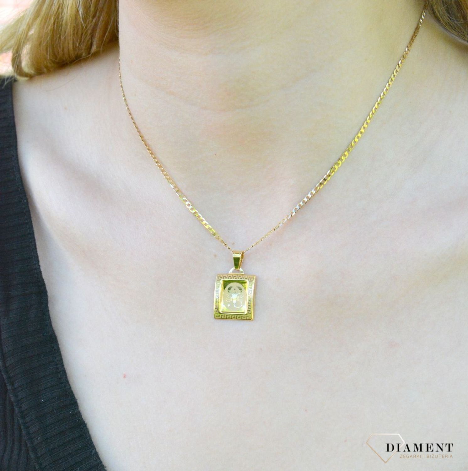 Złota zawieszka 585 znak zodiaku Skorpion DIA-ZAW-9064-585. Zawieszka została wykonana ze złota próby 585.Zawieszka będzie pięknym prezentem dla bliskiej osoby spod znaku skorpion. W naszej ofercie dostępne są także naszyjniki.jpg