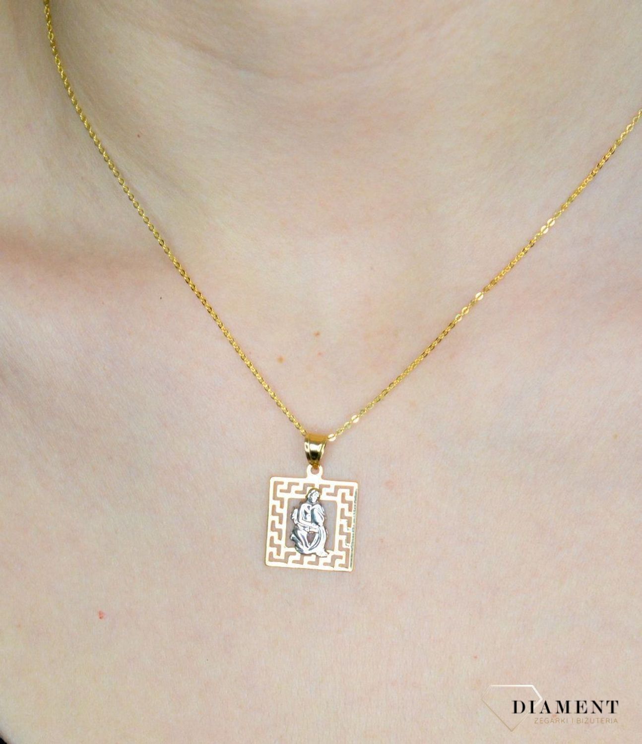 Złota zawieszka 585 znak zodiaku wodnik z dodatkiem białego złota DIA-ZAW-9078-585.  Złota zawieszka z symbolem znaku zodiaku - WODNIK. Zodiakalne wodniki to osoby urodzone w dniach 20 stycznia -18 lutego. Złota zawieszka ze z.jpg