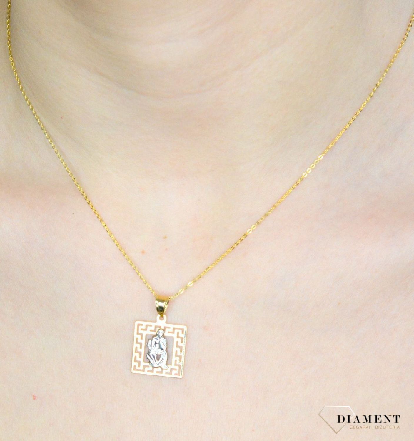 Złota zawieszka 585 znak zodiaku wodnik z dodatkiem białego złota DIA-ZAW-9078-585.  Złota zawieszka z symbolem znaku zodiaku - WODNIK. Zodiakalne wodniki to osoby urodzone w dniach 20 stycznia -18 lutego. Złota zawieszka ze z.jpg