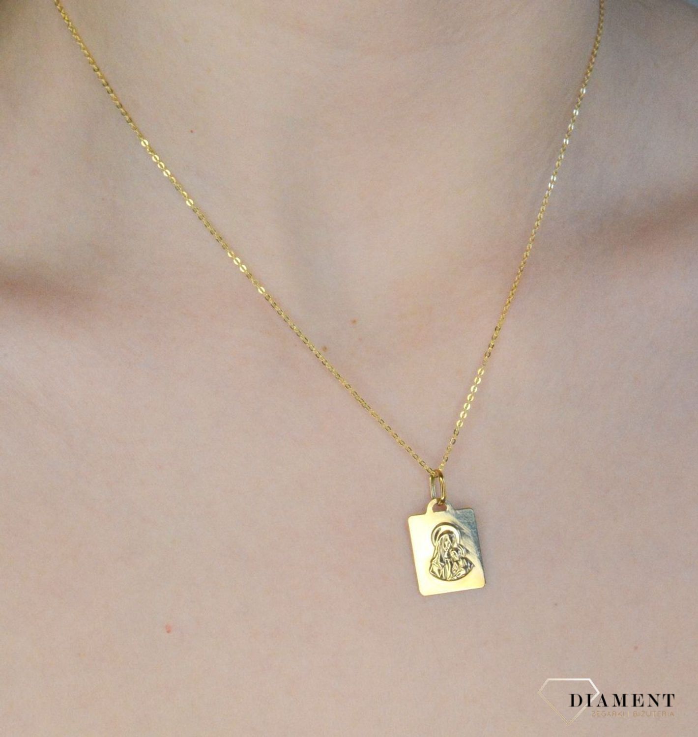 Złota zawieszka 333 medalik Matka Boska DIA-ZAW-9131-333. Medalik będący wspaniałą pamiątką i prezentem z okazji chrztu, komunii czy bierzmowania. Zawieszka wykonana ze złota próby 333..jpg