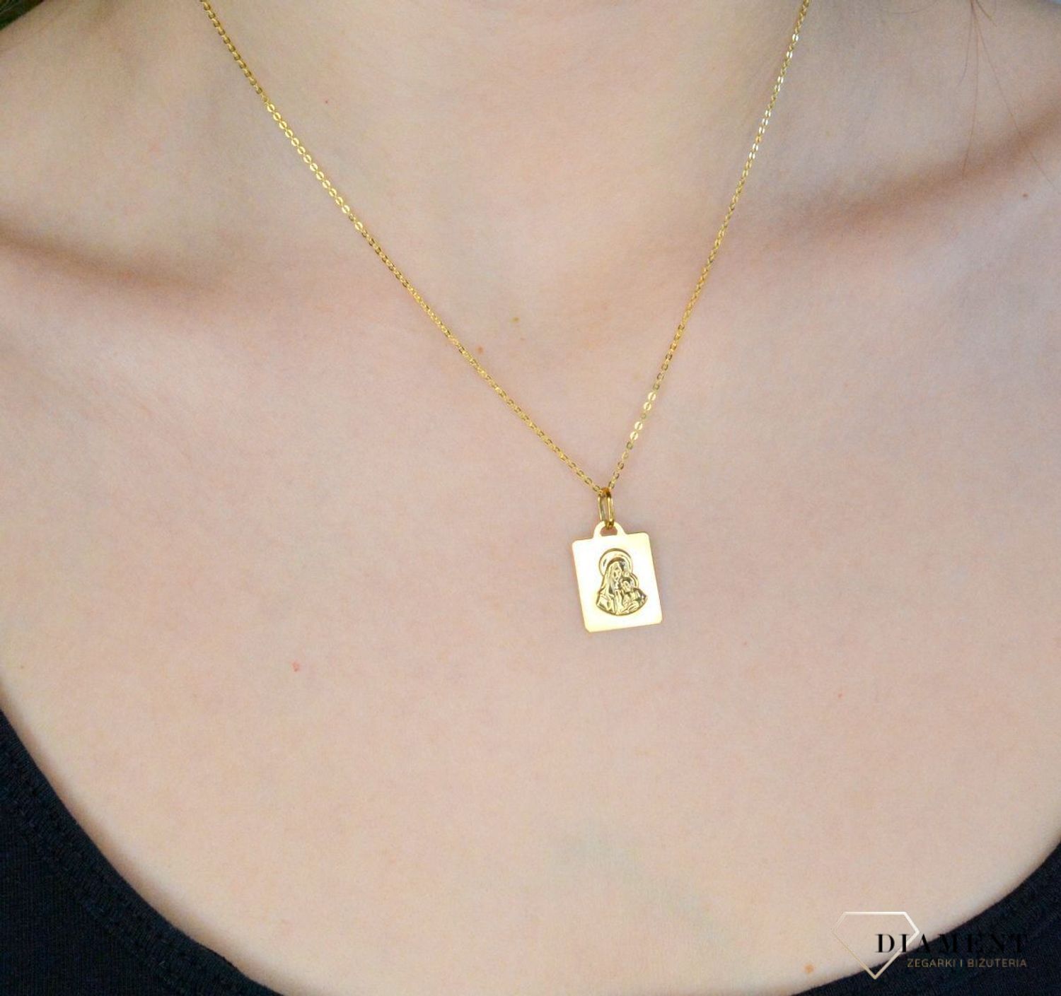 Złota zawieszka 333 medalik Matka Boska DIA-ZAW-9131-333. Medalik będący wspaniałą pamiątką i prezentem z okazji chrztu, komunii czy bierzmowania. Zawieszka wykonana ze złota próby 333..jpg