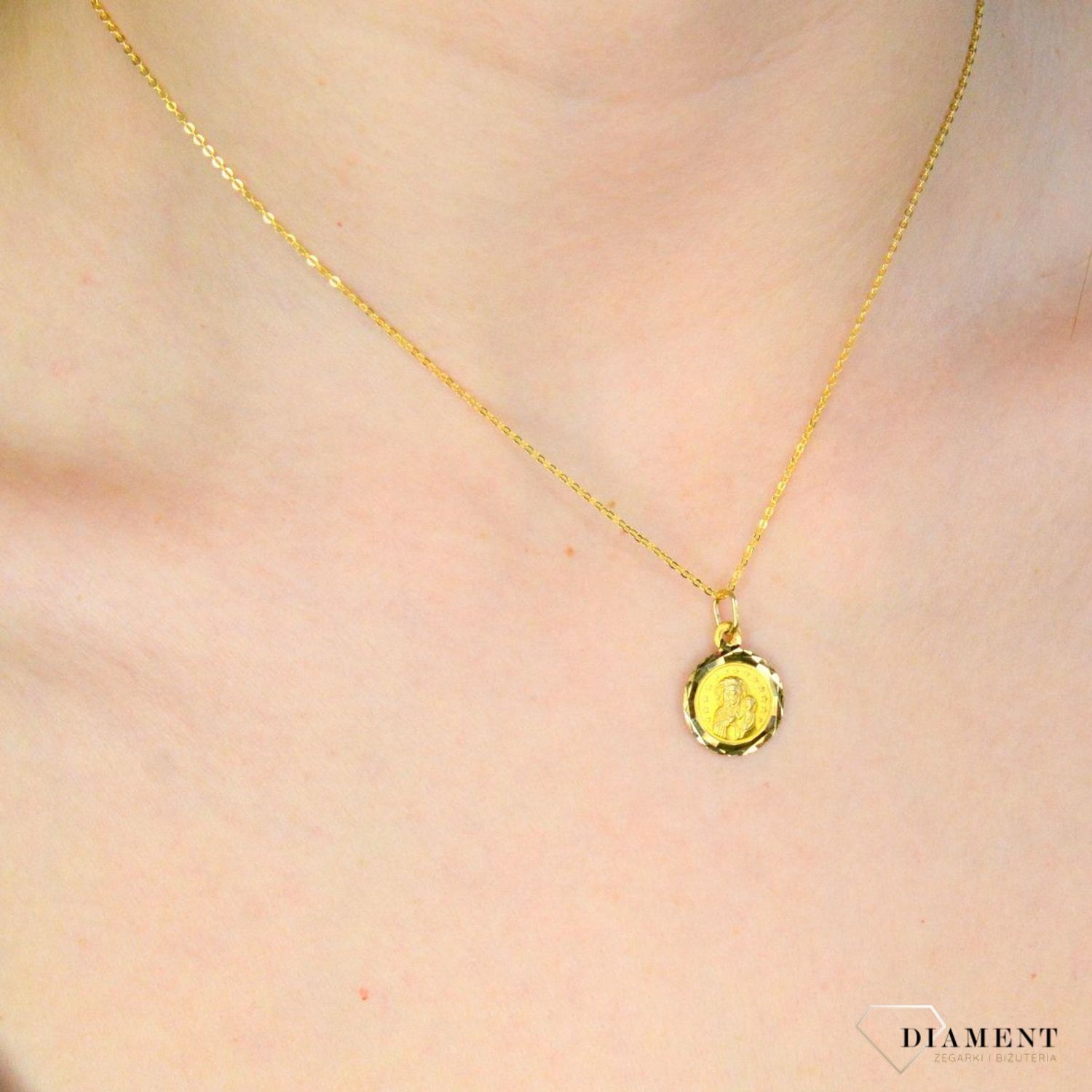 Złoty owalny okrągły 333 Matka Boska Częstochowska.jpg