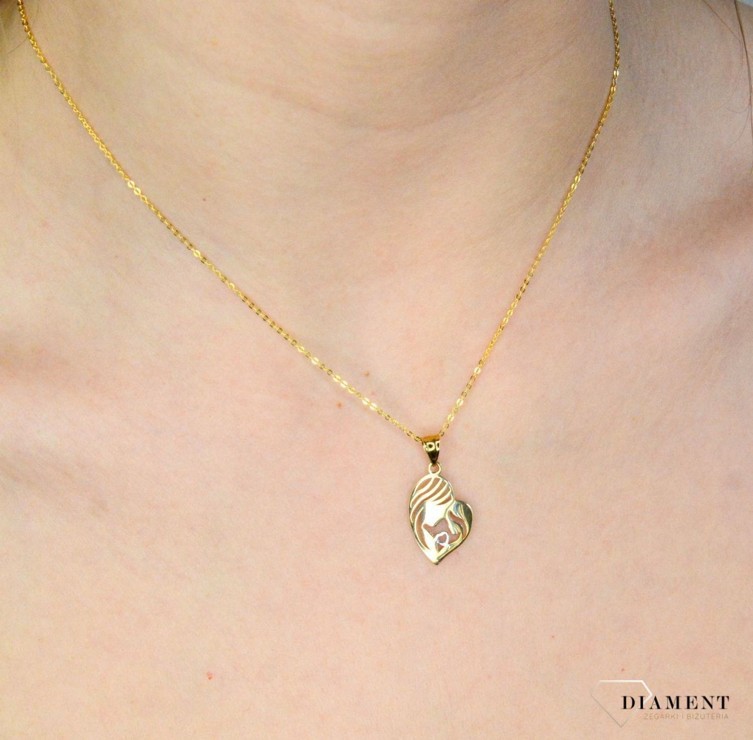 Złota zawieszka 333 medalik w kształcie serca Matka Boska DIA-ZAW-9135-333. Medalik będący wspaniałą pamiątką i prezentem z okazji chrztu, komunii czy bierzmowania. Zawieszka wykonana ze złota próby 333. Zawieszka medalik złot.jpg