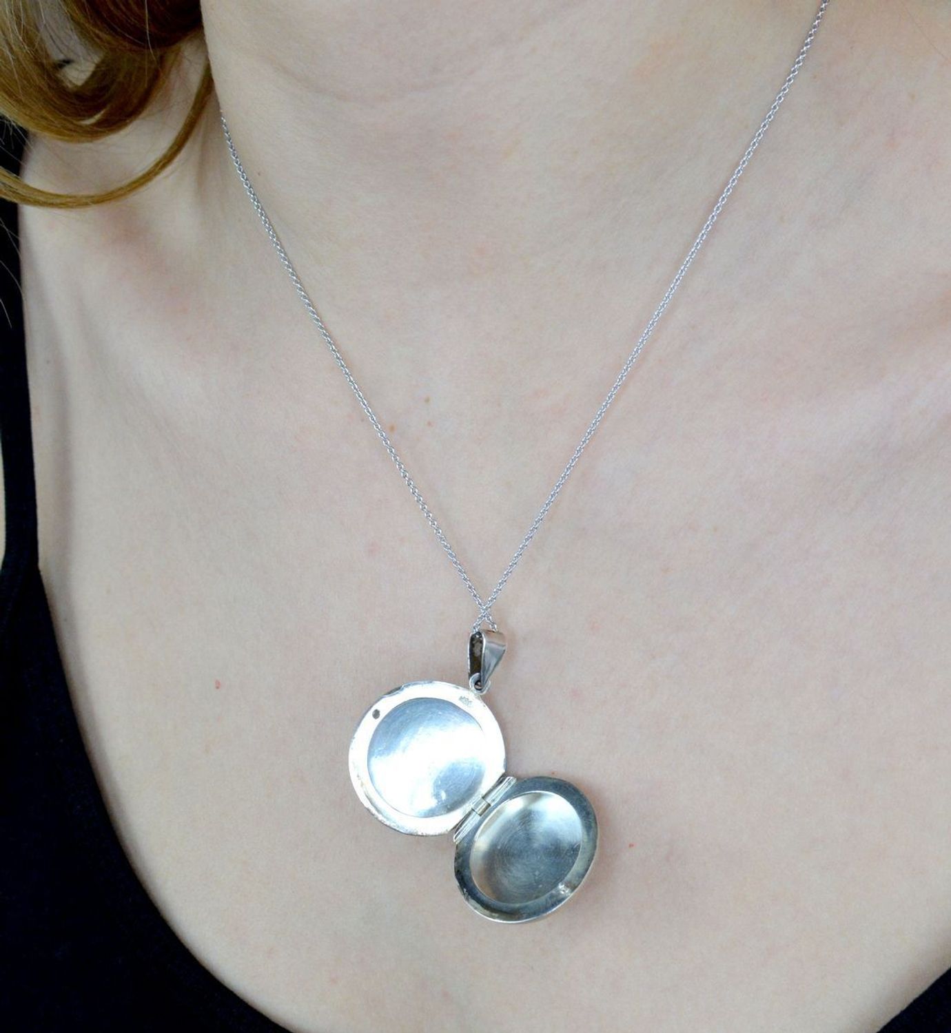 Zawieszka srebrna okrągłe Puzderko ''Kochanej mamie'' Prezent dla Dzień Mamy DIA-ZAW-9362-MAMA-925.jpg