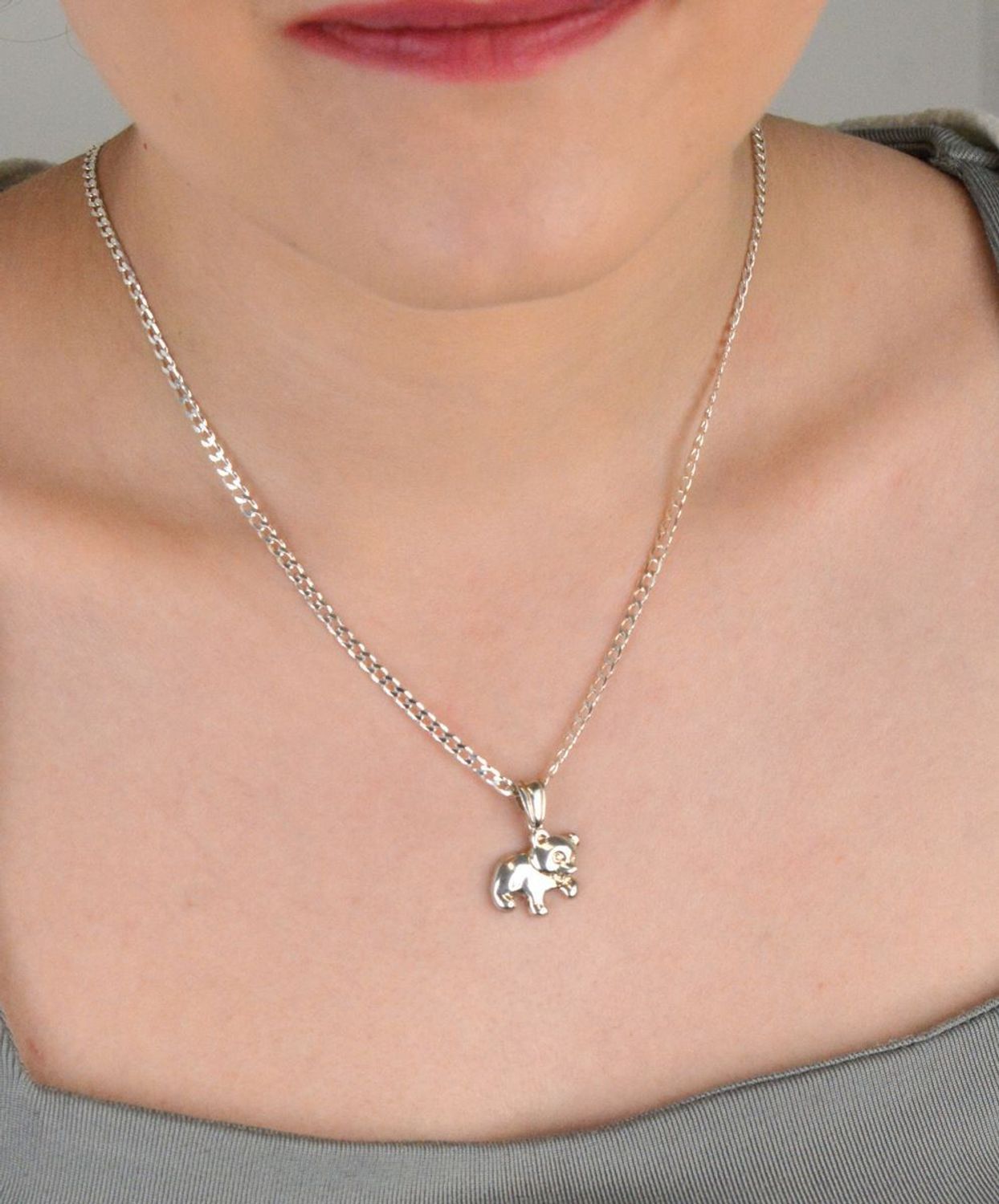 Zawieszka srebrna miś próba 925, DIA-ZAW-9387-925 Urocza zawieszka srebrna w kształcie misia, wykonana z wysokiej jakości srebra próby 925, 1.jpg