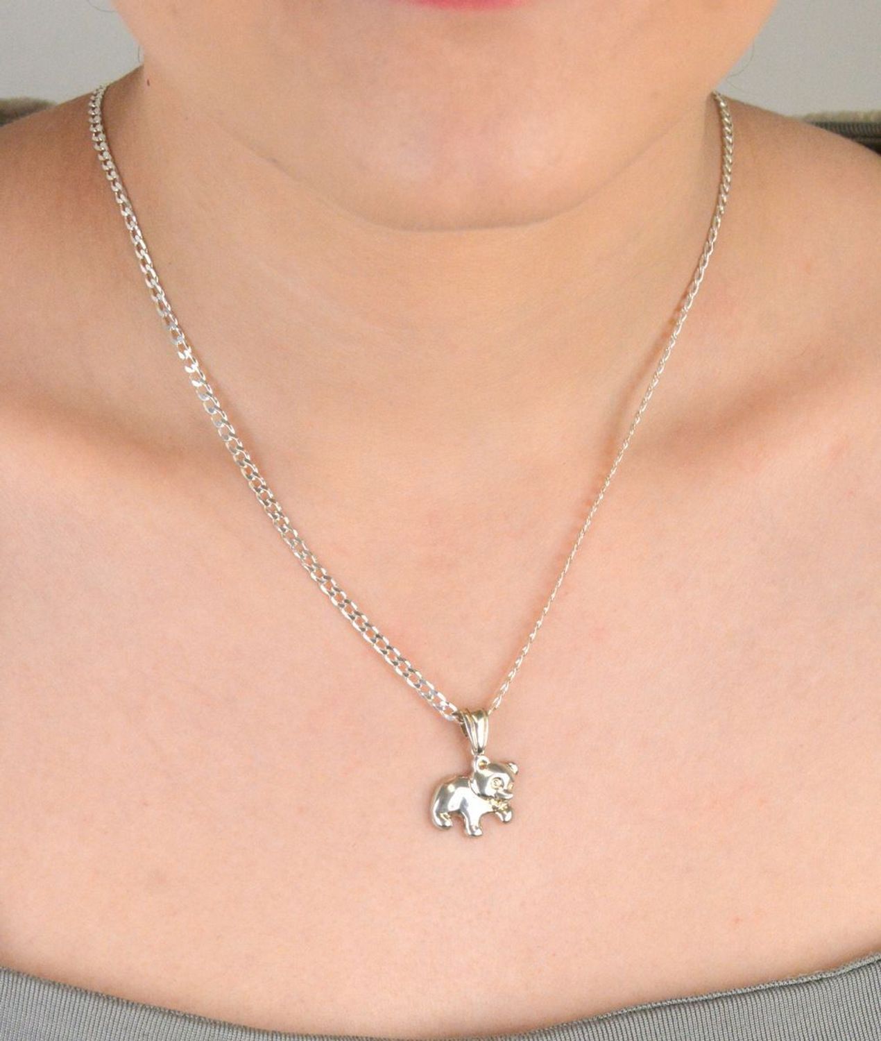 Zawieszka srebrna miś próba 925, DIA-ZAW-9387-925 Urocza zawieszka srebrna w kształcie misia, wykonana z wysokiej jakości srebra próby 925, 1.jpg