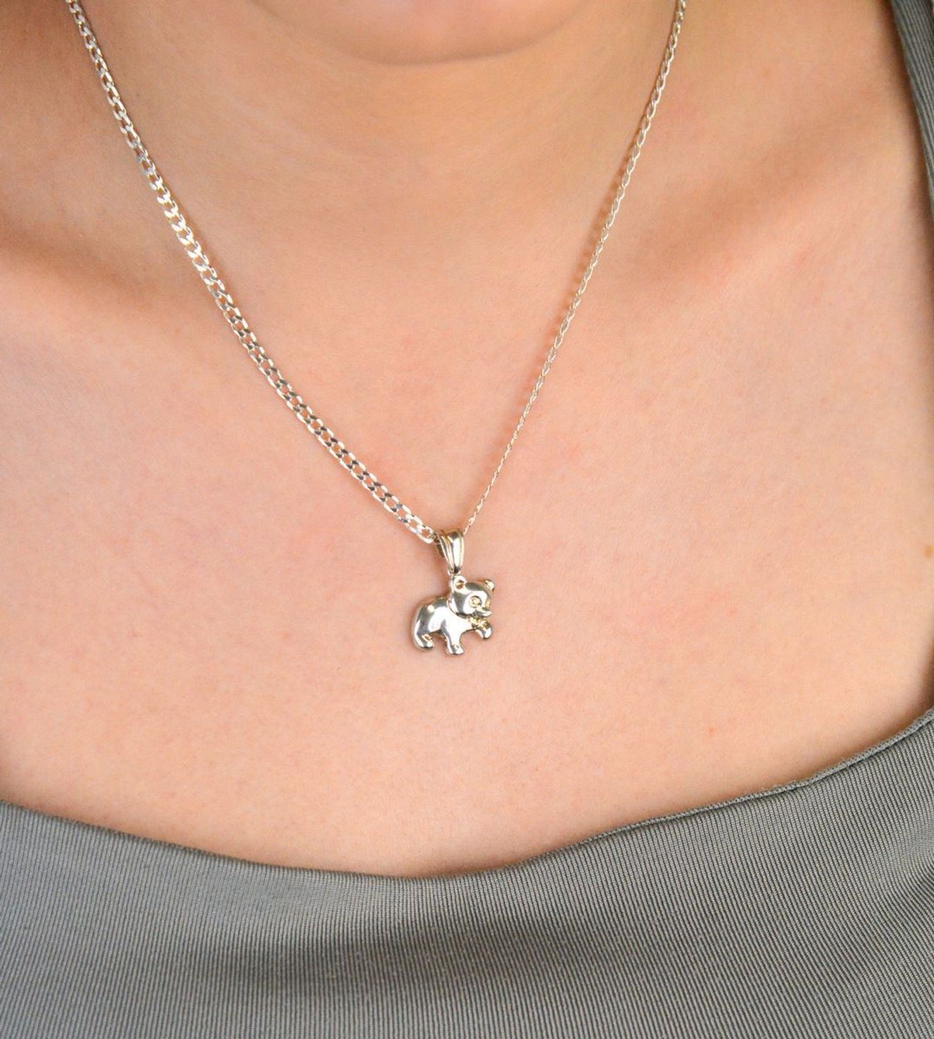 Zawieszka srebrna miś próba 925, DIA-ZAW-9387-925 Urocza zawieszka srebrna w kształcie misia, wykonana z wysokiej jakości srebra próby 925, 1.jpg