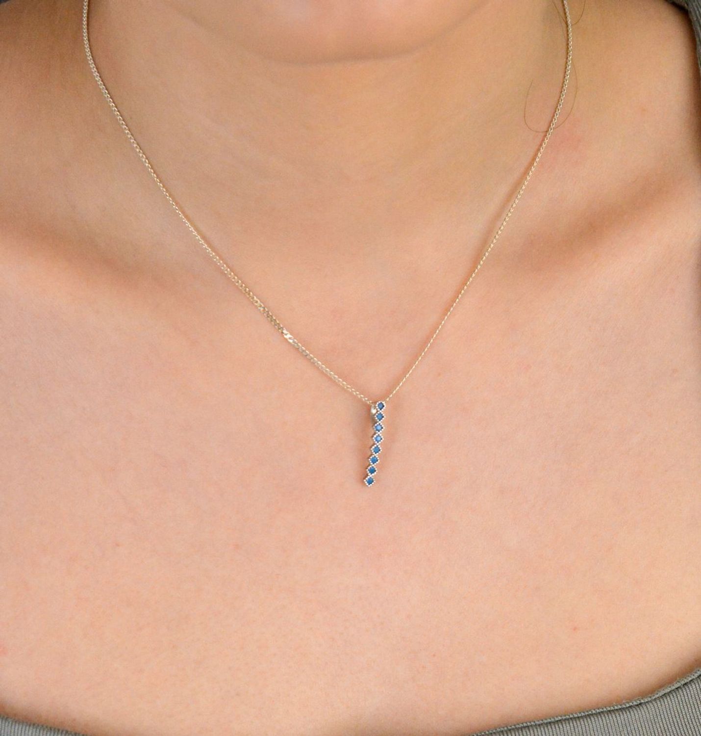 Zawieszka turkusowy patyczek próba 925, DIA-ZAW-9401-925 Nowoczesna i subtelna – zawieszka w formie turkusowego patyczka to propozycja dla kobiet 1.jpg