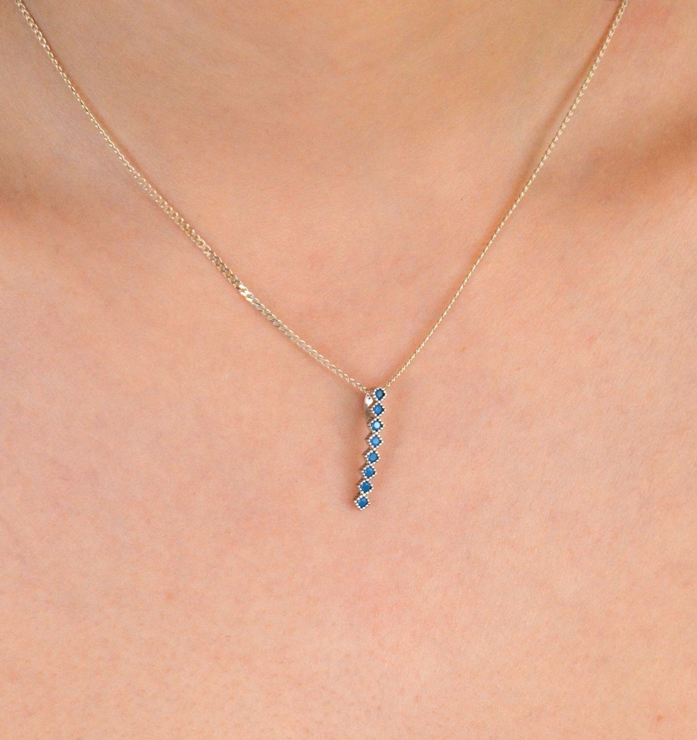 Zawieszka turkusowy patyczek próba 925, DIA-ZAW-9401-925 Nowoczesna i subtelna – zawieszka w formie turkusowego patyczka to propozycja dla kobiet 1.jpg