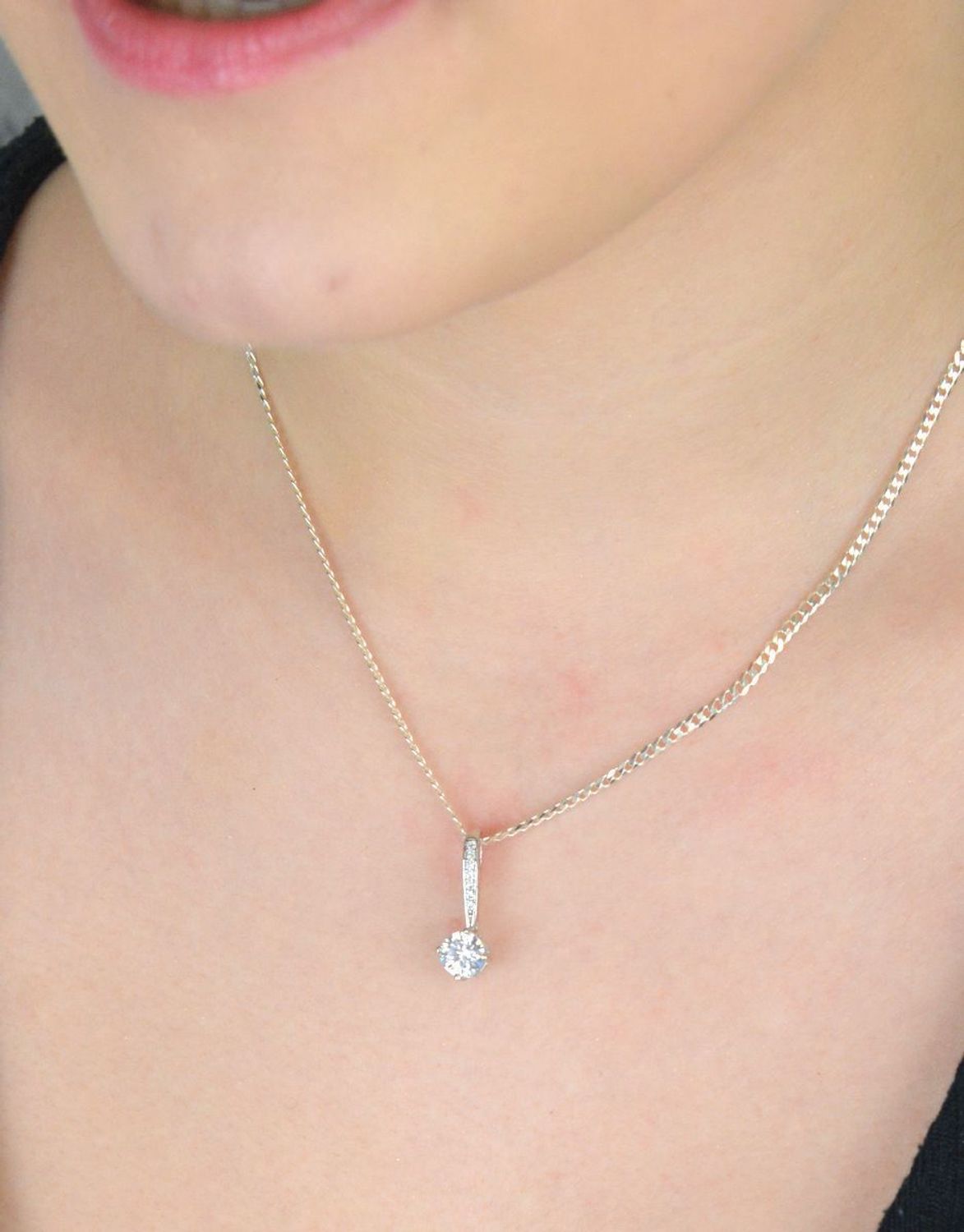 Zawieszka damska srebrna z okrągłą cyrkonią próba 925, DIA-ZAW-9408-925.jpg