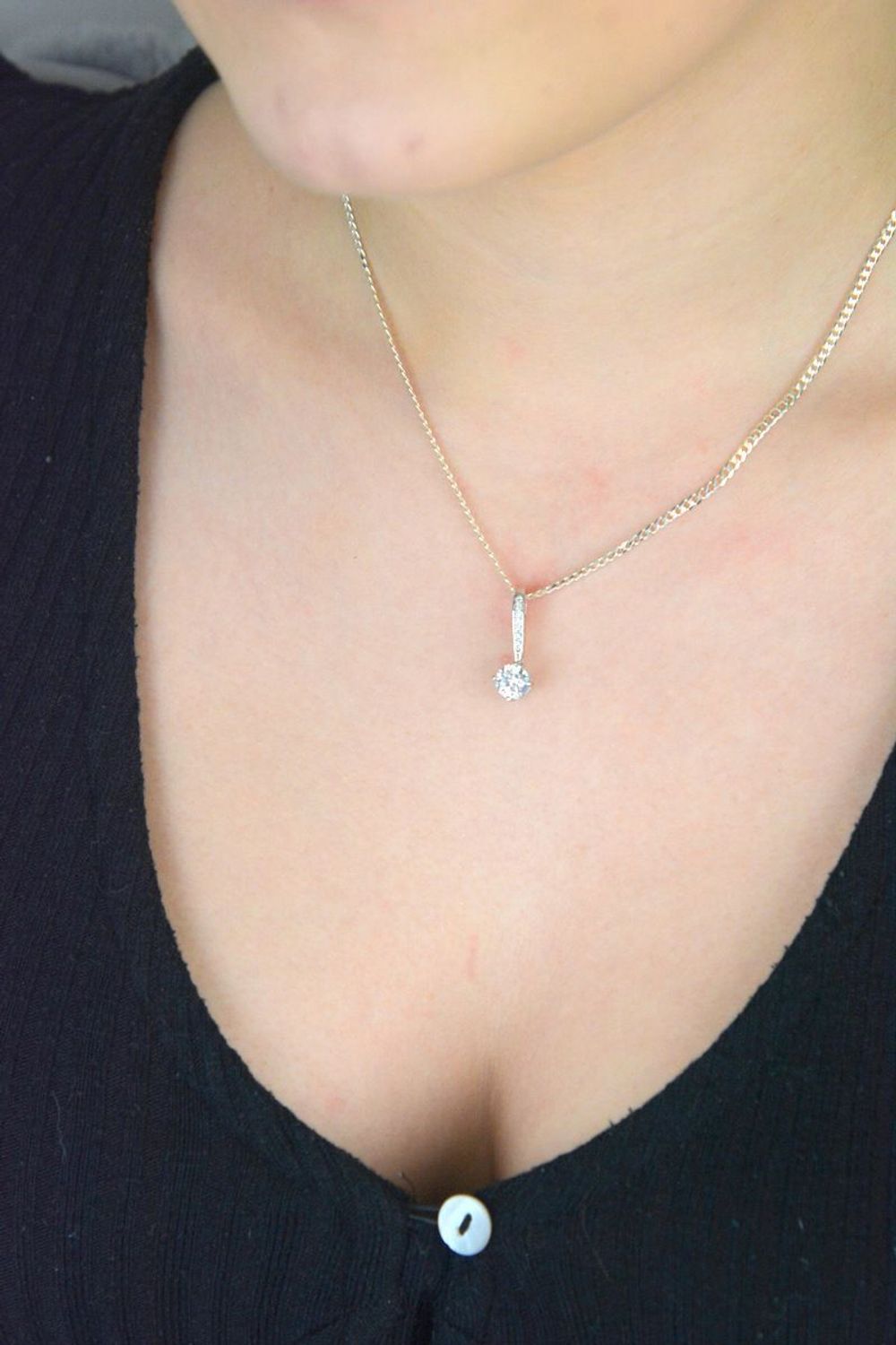 Zawieszka damska srebrna z okrągłą cyrkonią próba 925, DIA-ZAW-9408-925.jpg