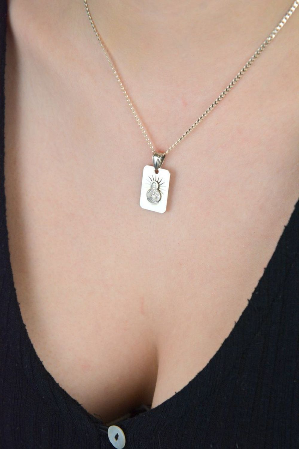 Srebrny medalik Matka Boska Szkaplerzna DIA-ZAW-9409-925 – Dwustronny medalik 2,5 cm (2).jpg