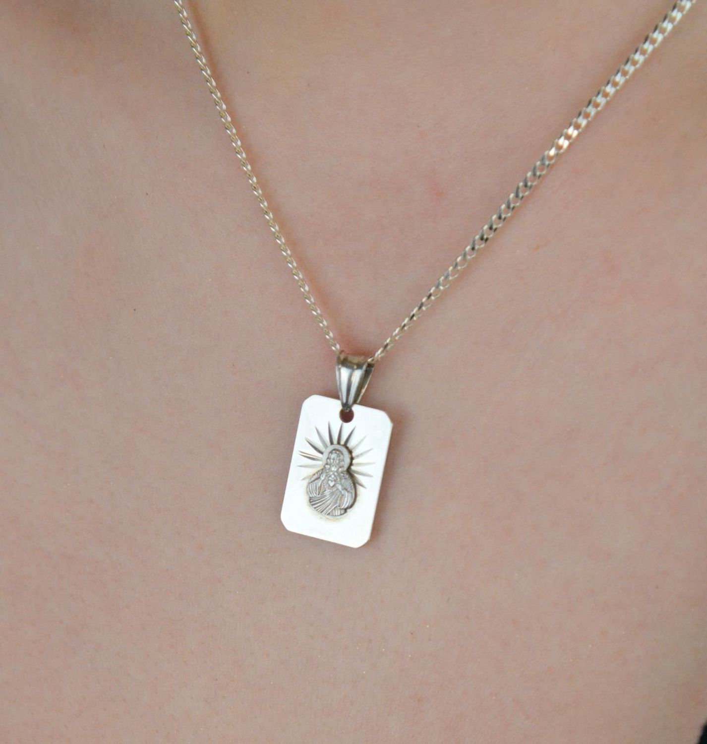 Srebrny medalik Matka Boska Szkaplerzna DIA-ZAW-9409-925 – Dwustronny medalik 2,5 cm (2).jpg