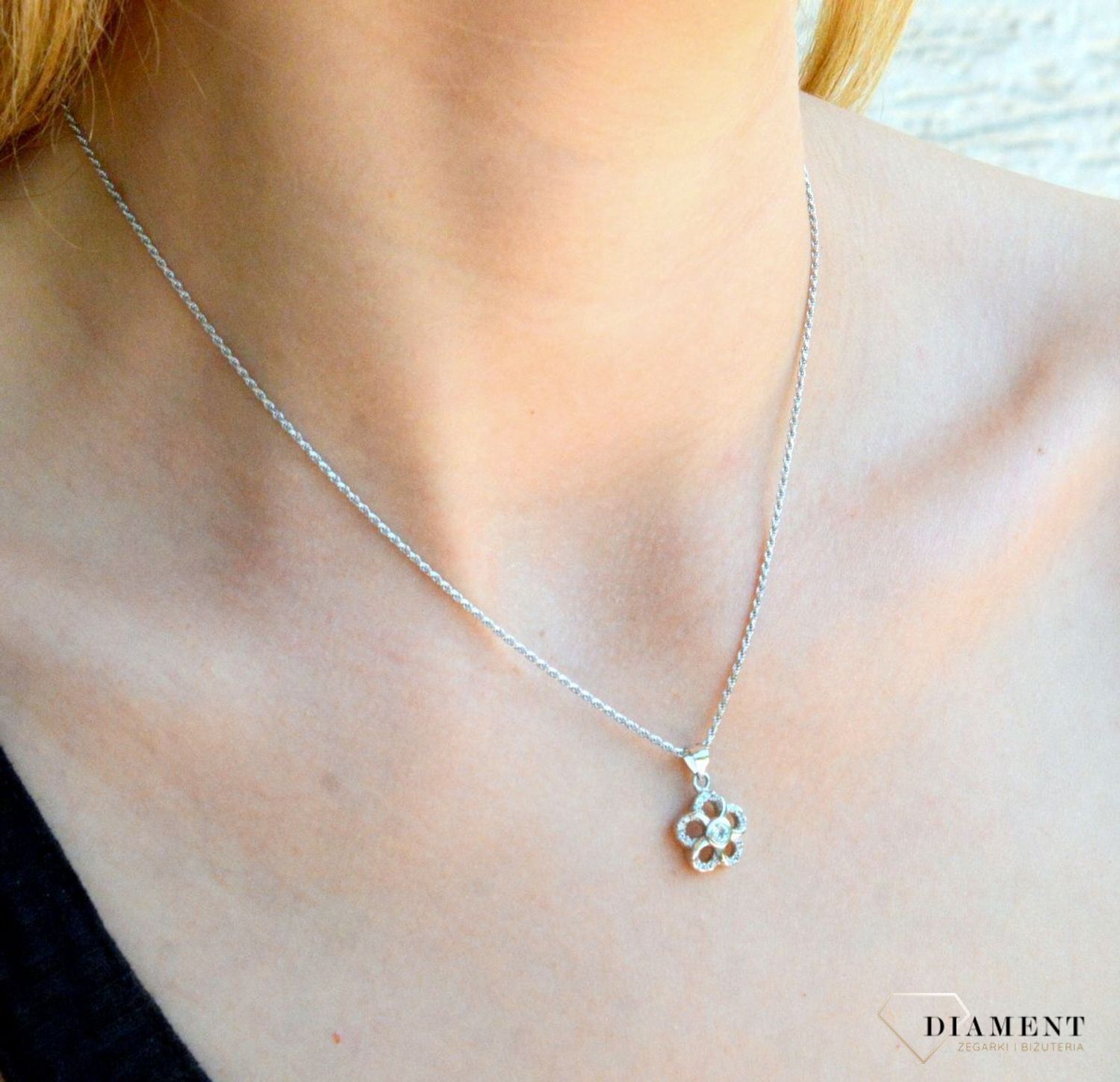 Srebrna zawieszka kwiatek z cyrkoniami DIA-ZAW-9415-925d.jpg