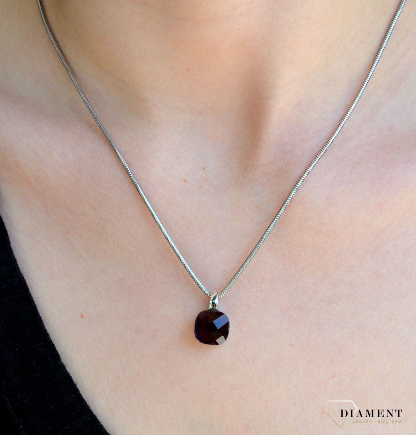 Srebrna zawieszka damska fioletowy kwadracik DIA-ZAW-9417-925s.jpg