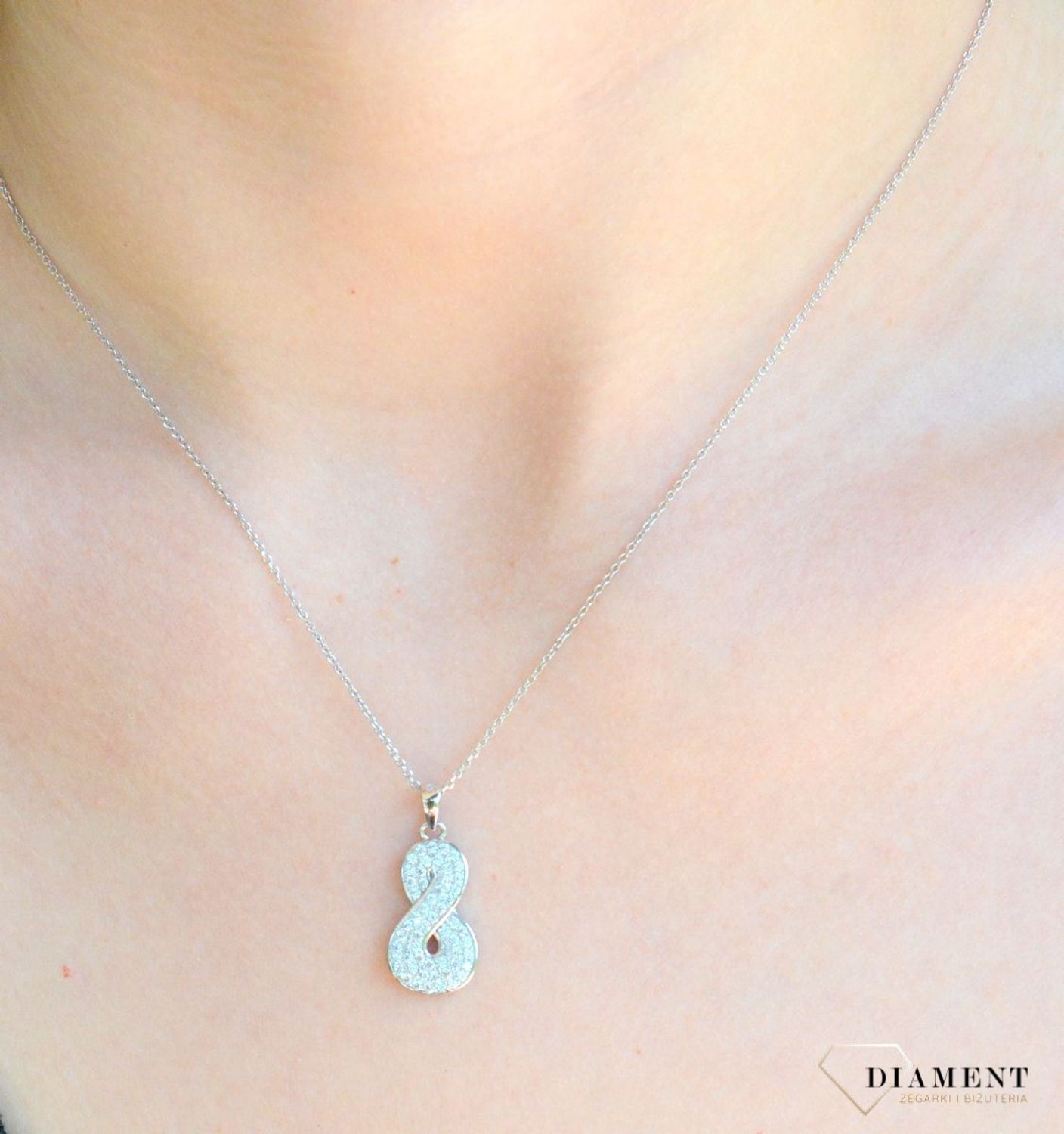 Zawieszka srebrna znak nieskończoności DIA-ZAW-9418-925. Zawieszka ósemka. Minimalistyczna biżuteria. Pomysł na prezent z biżute.jpg