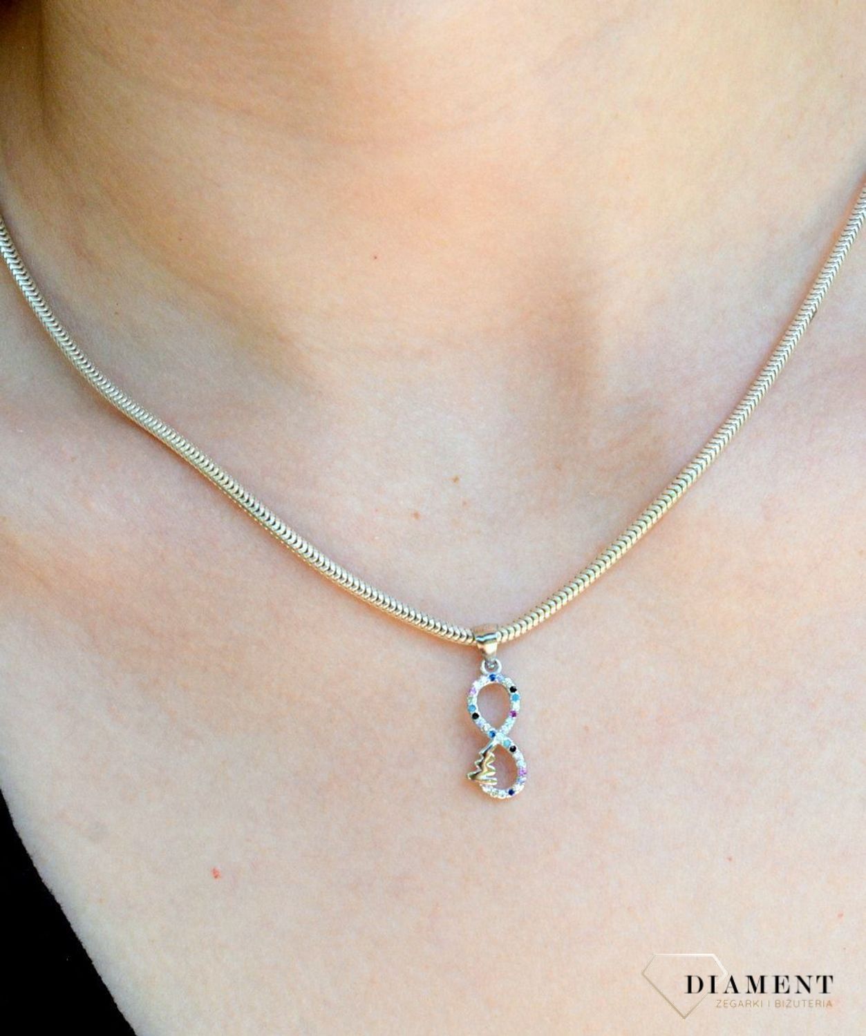 Srebrna zawieszka nieskończoność z kolorowymi cyrkoniami DIA-ZAW-9423-925d.jpg