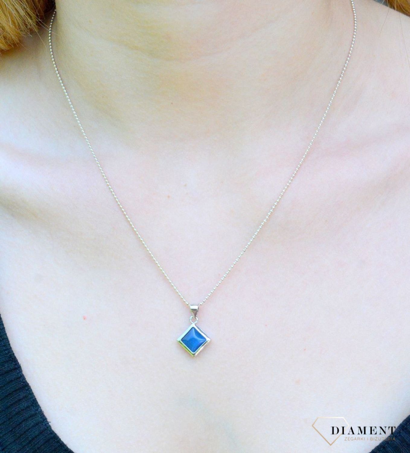 Srebrna zawieszka niebieski kwadracik DIA-ZAW-9424-925d.jpg